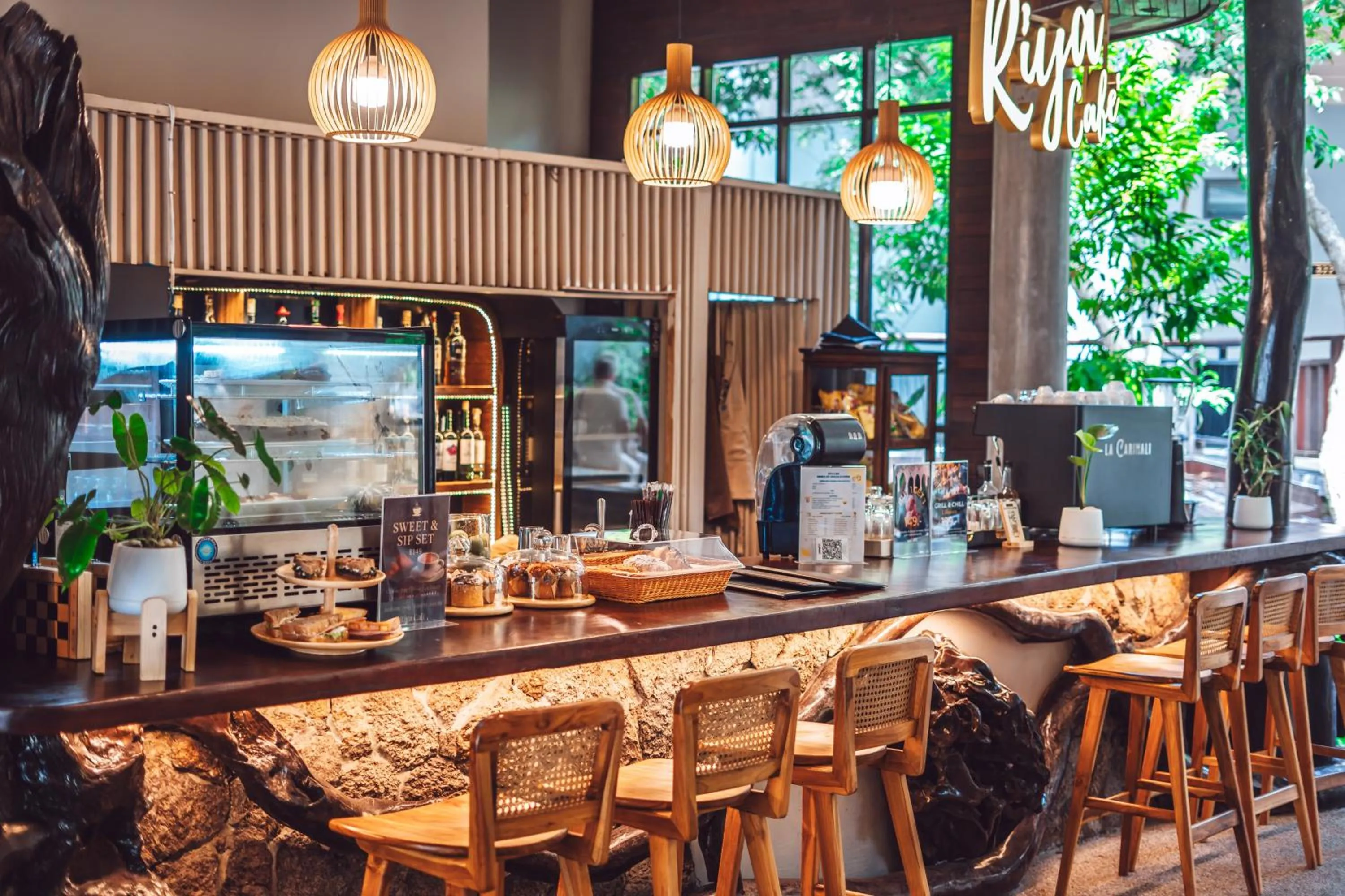 Lounge or bar in Dusit Buncha Koh Tao by Riya Group