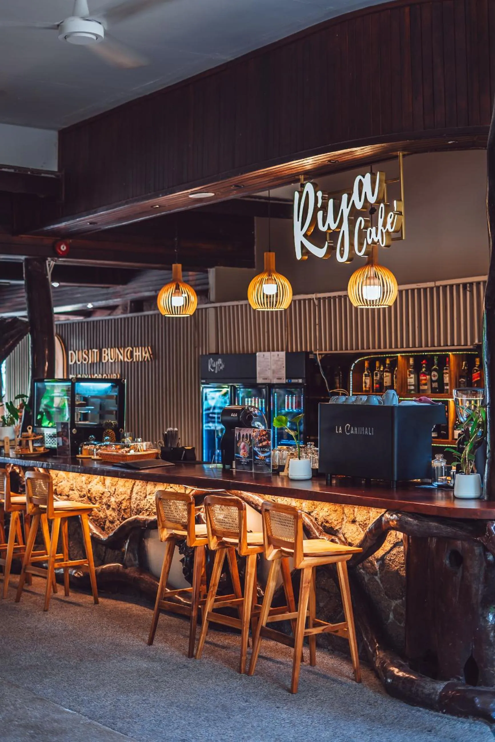 Lounge or bar in Dusit Buncha Koh Tao by Riya Group