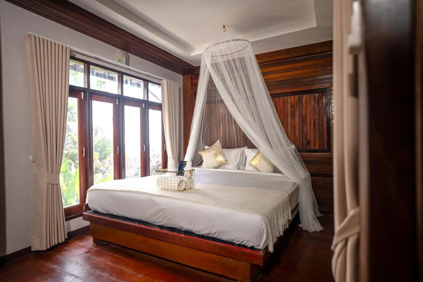 Bed in Dusit Buncha Koh Tao by Riya Group