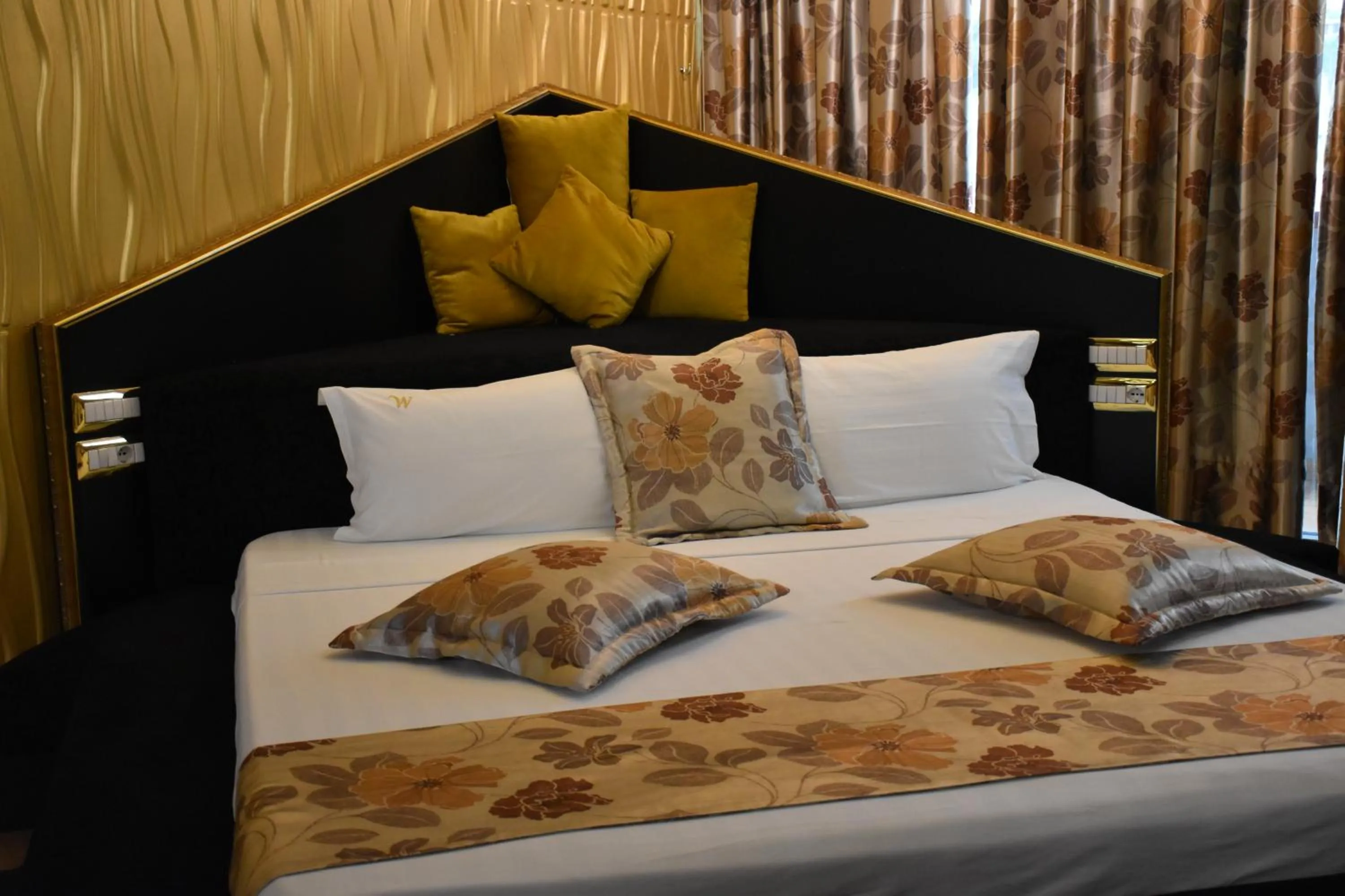 Bedroom, Bed in New W Hotel