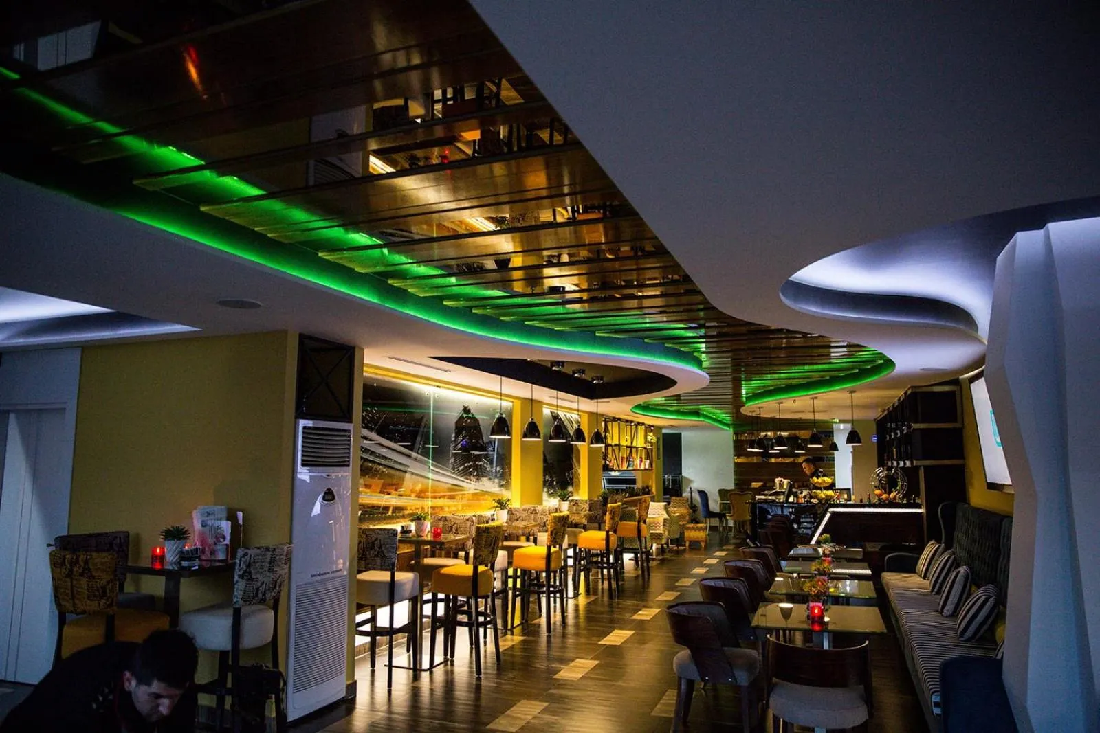 Restaurant/places to eat in New W Hotel