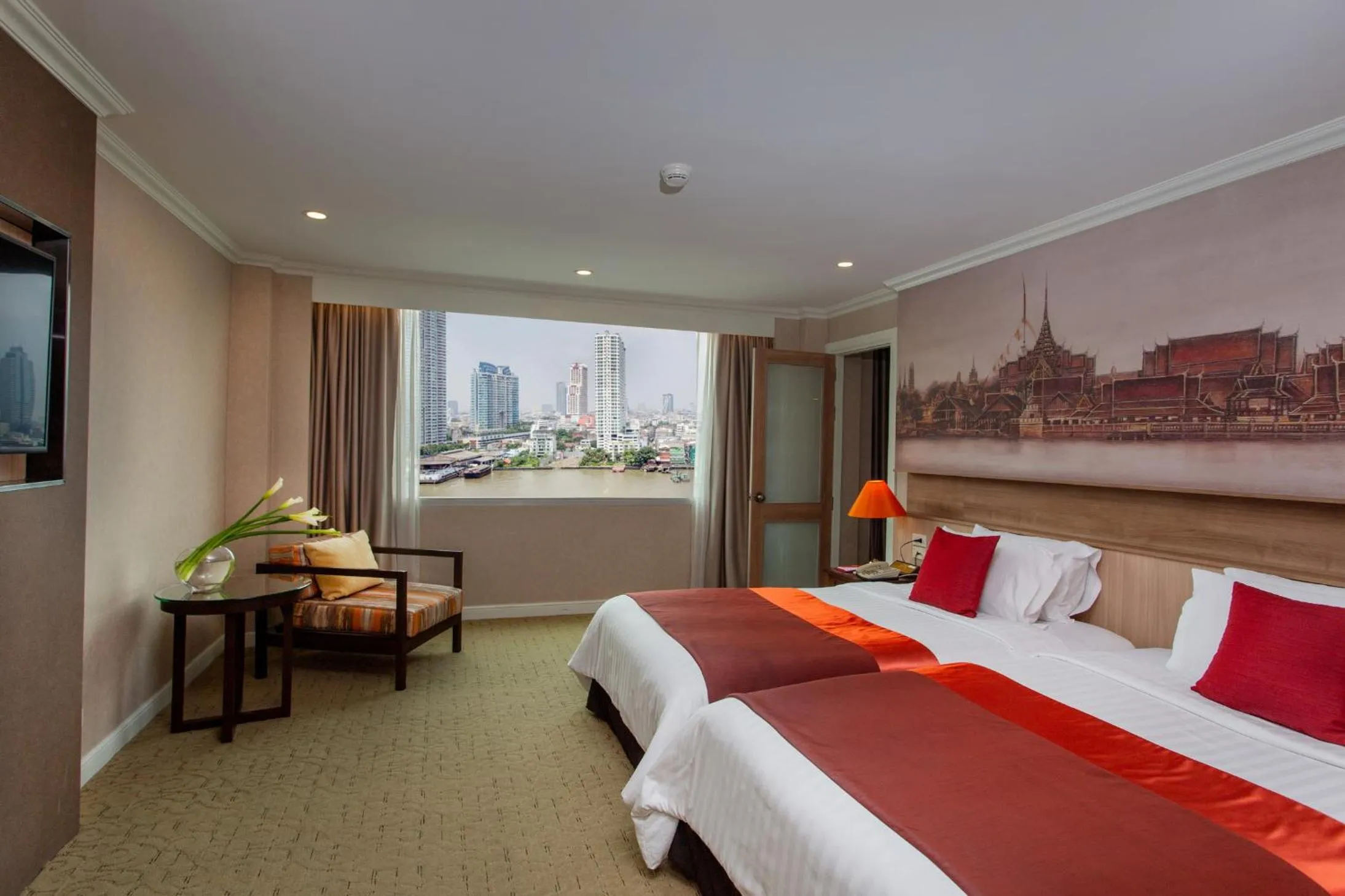 River view, Bed in Ramada Plaza by Wyndham Bangkok Menam Riverside