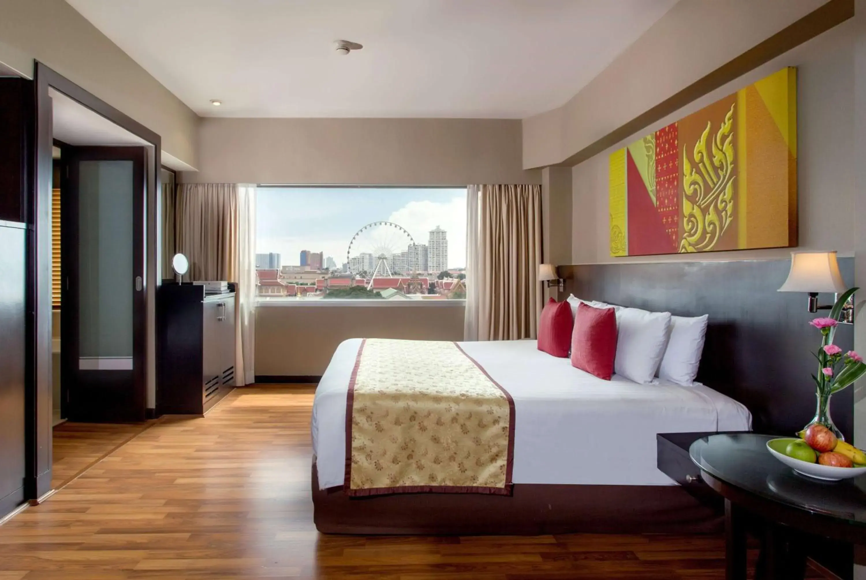 Photo of the whole room, Bed in Ramada Plaza by Wyndham Bangkok Menam Riverside Photo of the whole room, Bed in Ramada Plaza by Wyndham Bangkok Menam Riverside