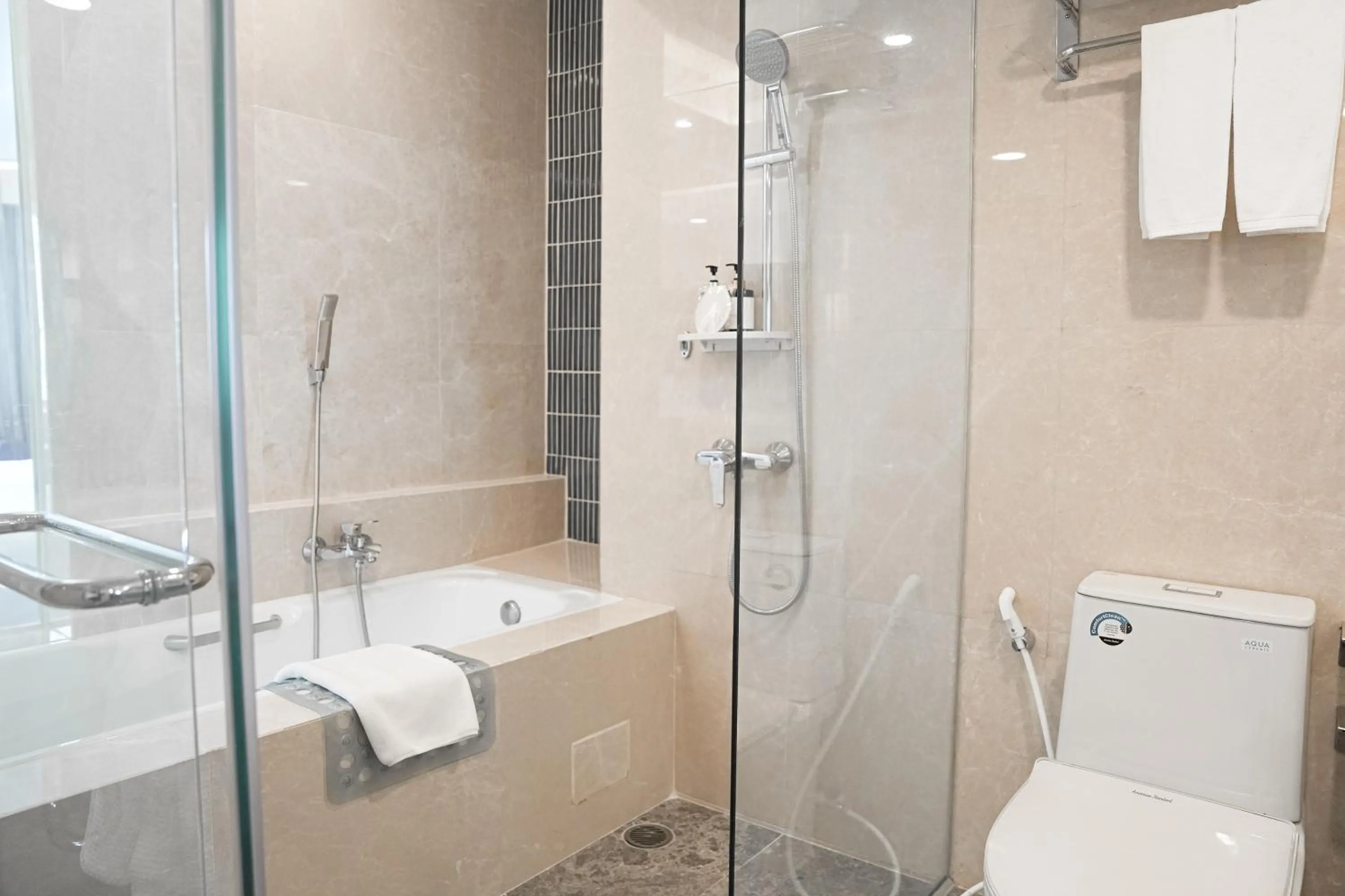 Bathroom in Ramada Plaza by Wyndham Bangkok Menam Riverside