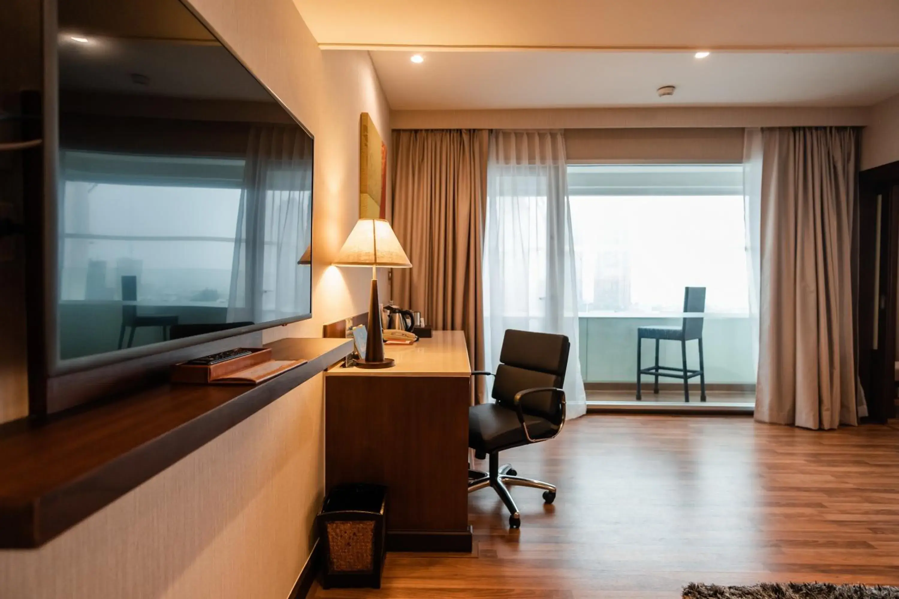 Twin Suite with Balcony and River View in Ramada Plaza by Wyndham Bangkok Menam Riverside Twin Suite with Balcony and River View in Ramada Plaza by Wyndham Bangkok Menam Riverside