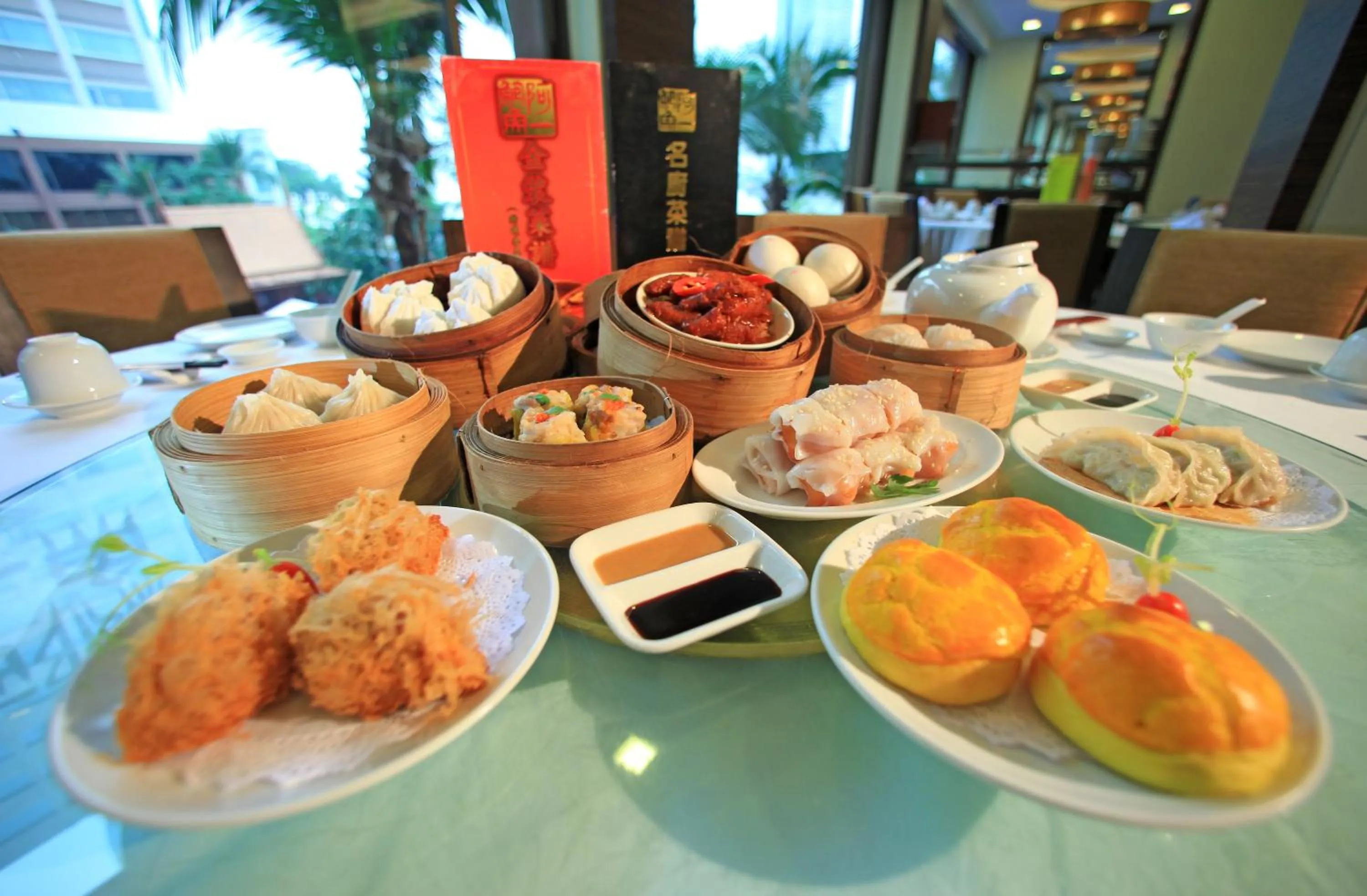 Restaurant/places to eat in Ramada Plaza by Wyndham Bangkok Menam Riverside