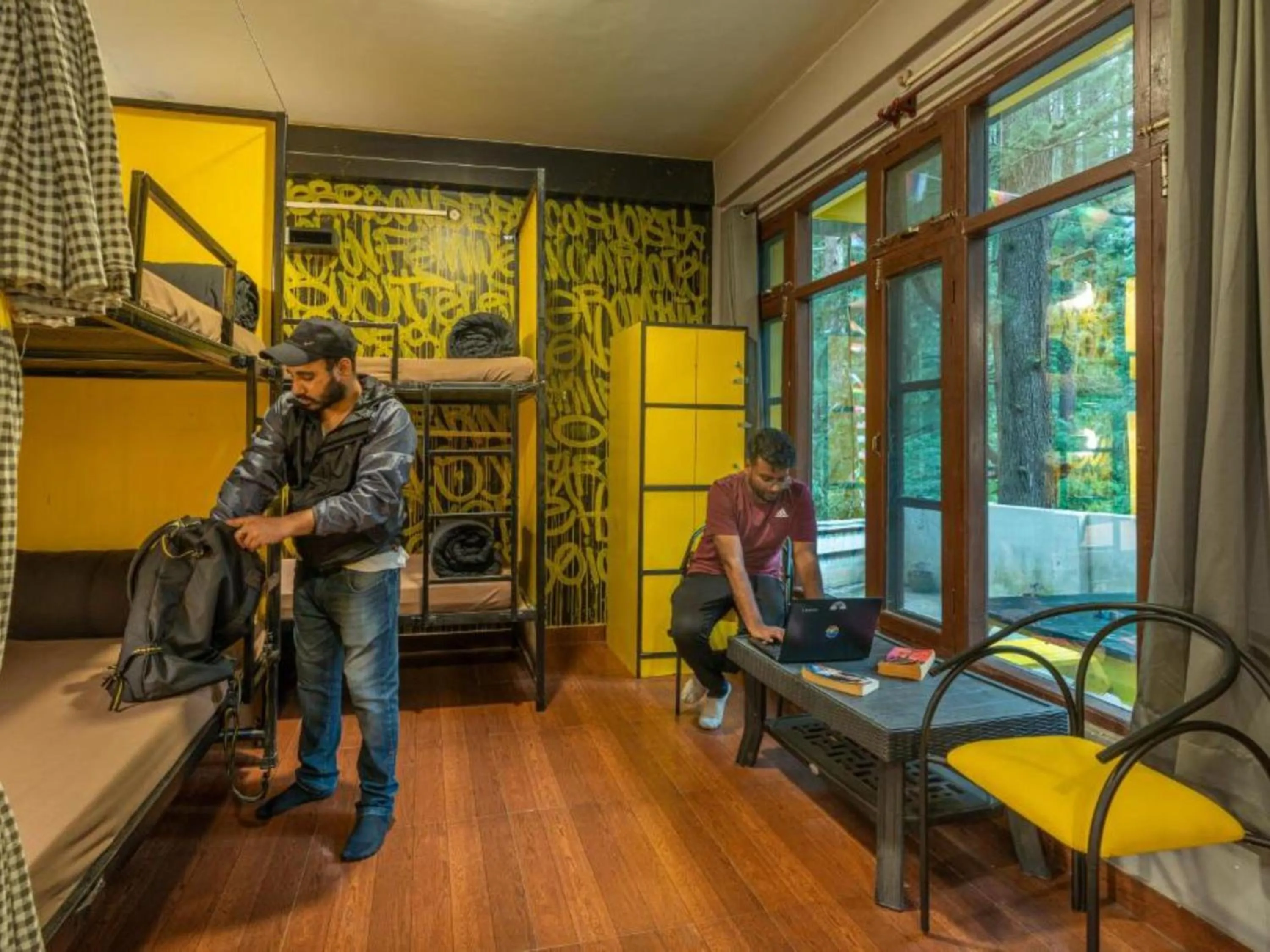 People in The Hosteller Kasol