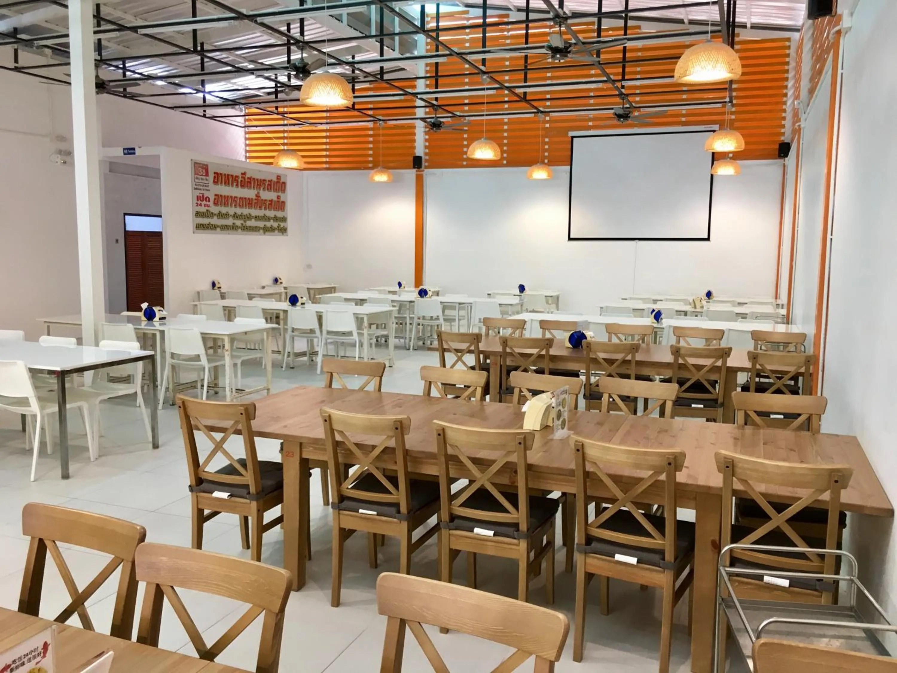 Restaurant/places to eat in Q Victory Patong Hotel