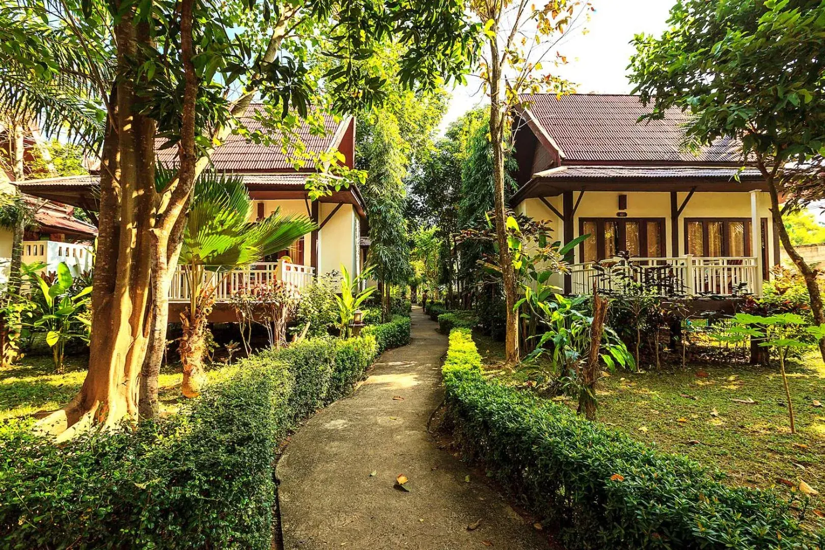 Property building in Lanta Klong Nin Beach Resort Property building in Lanta Klong Nin Beach Resort