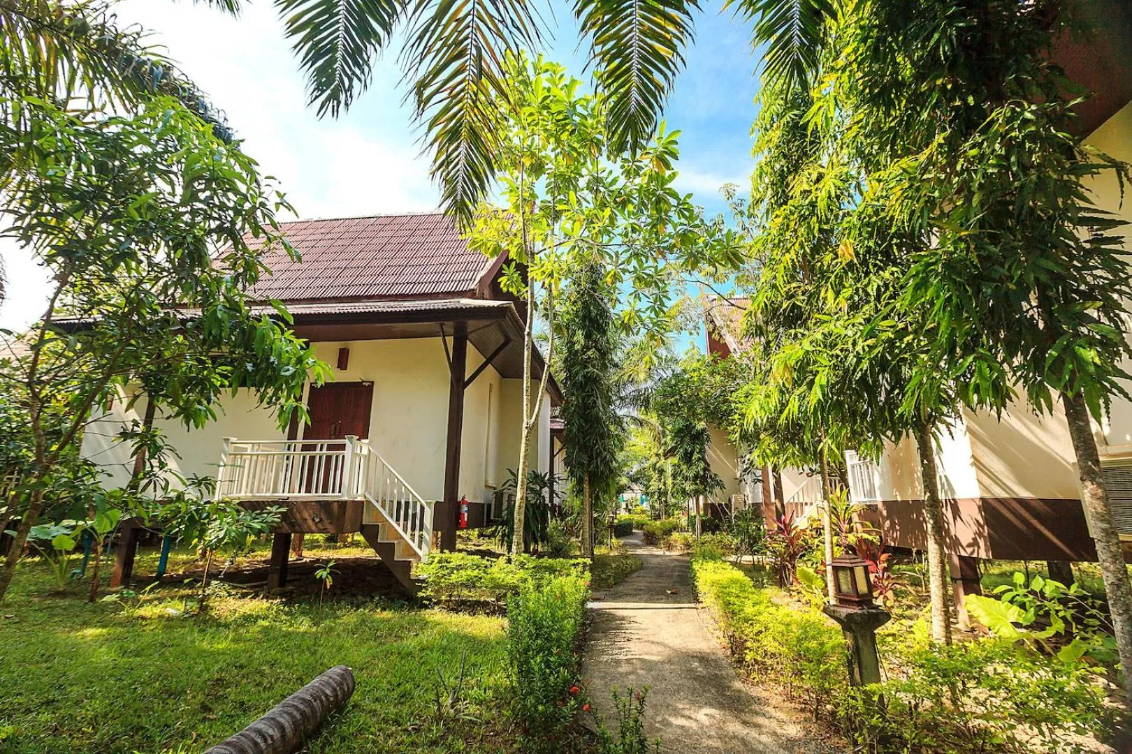Property building in Lanta Klong Nin Beach Resort
