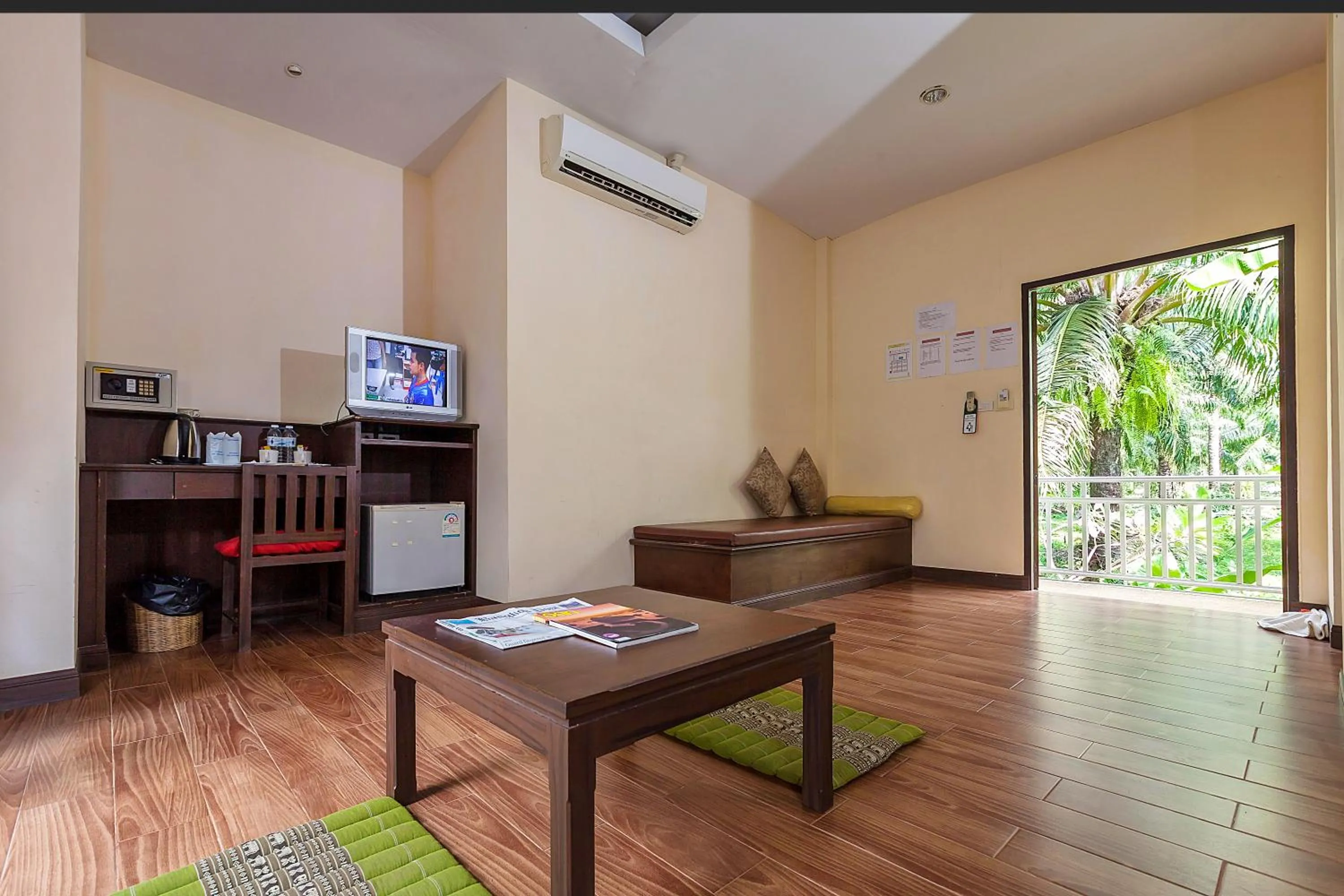 Photo of the whole room in Lanta Klong Nin Beach Resort