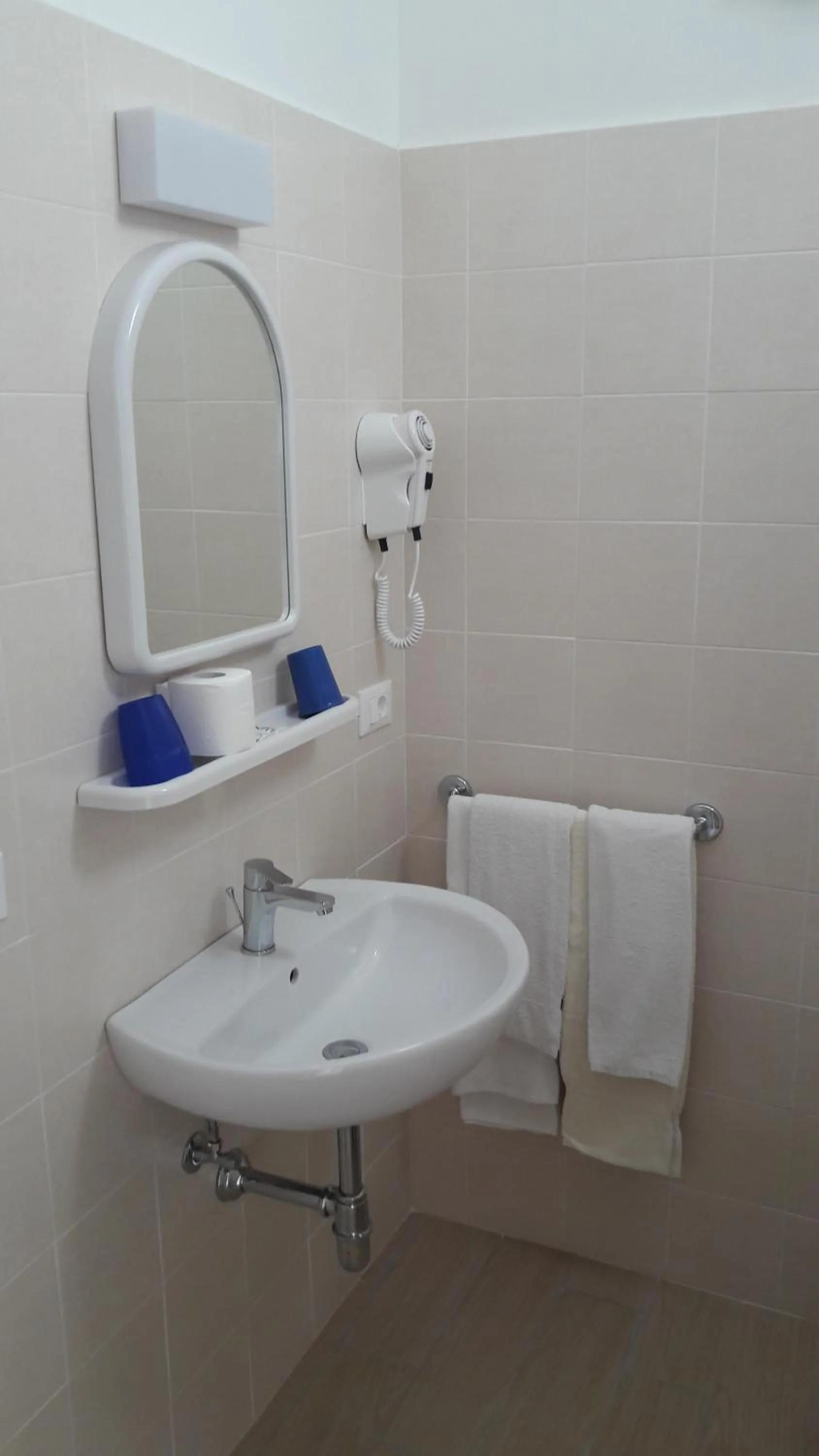 Bathroom in B&B - Meuble' - Hotel " CORDIALE "