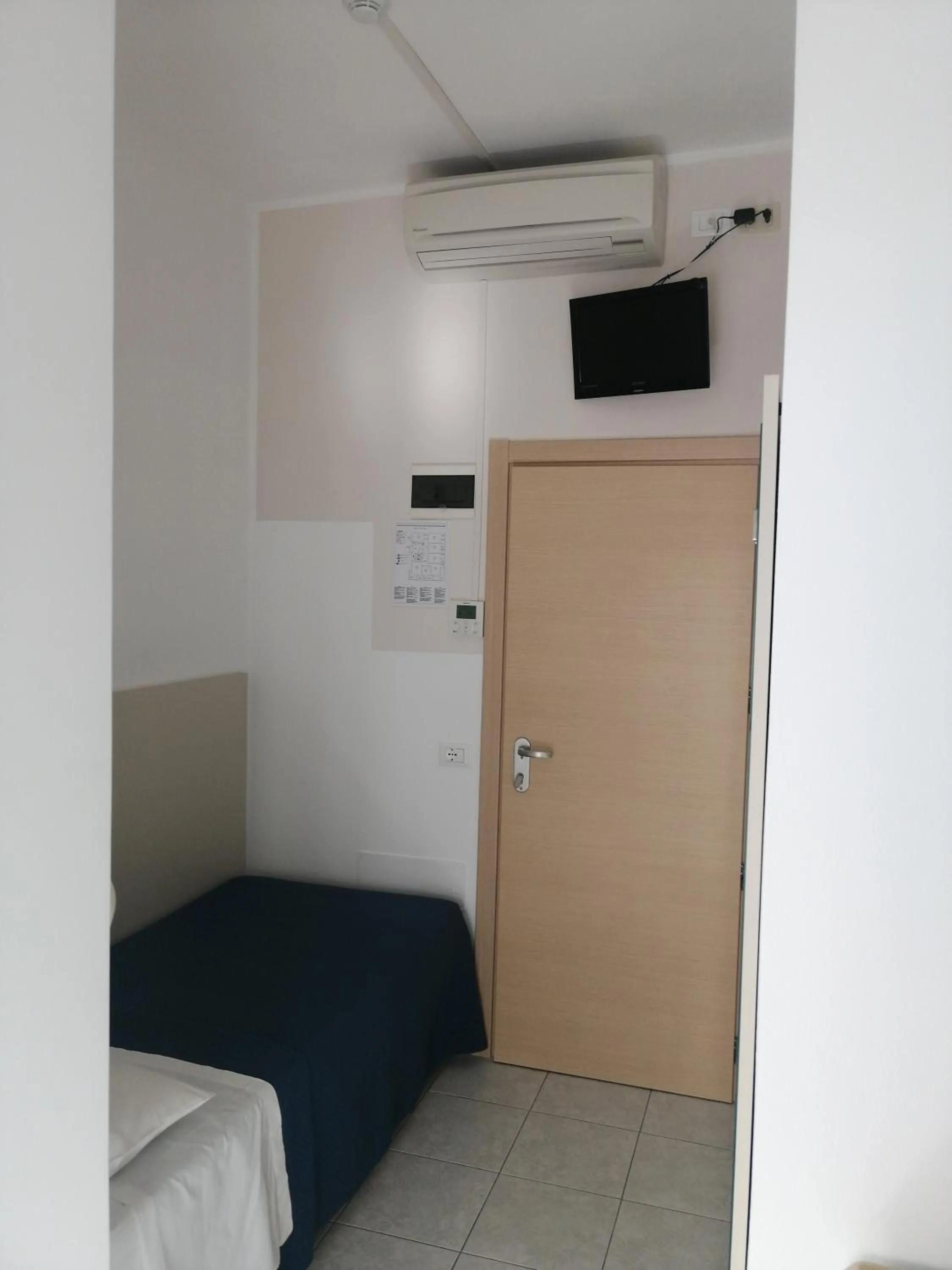 Bed in B&B - Meuble' - Hotel " CORDIALE "