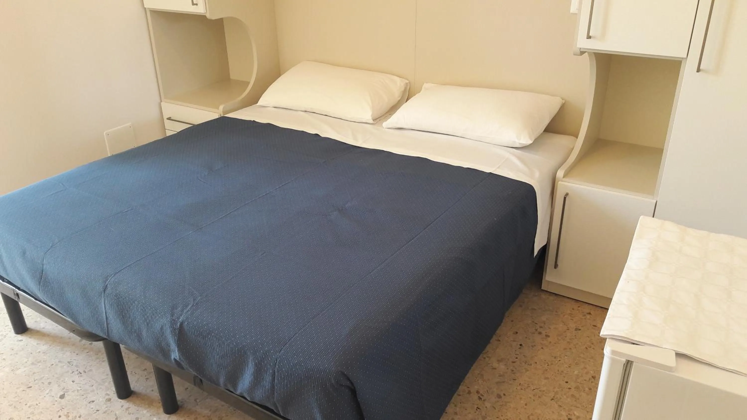 Bed in B&B - Meuble' - Hotel " CORDIALE "