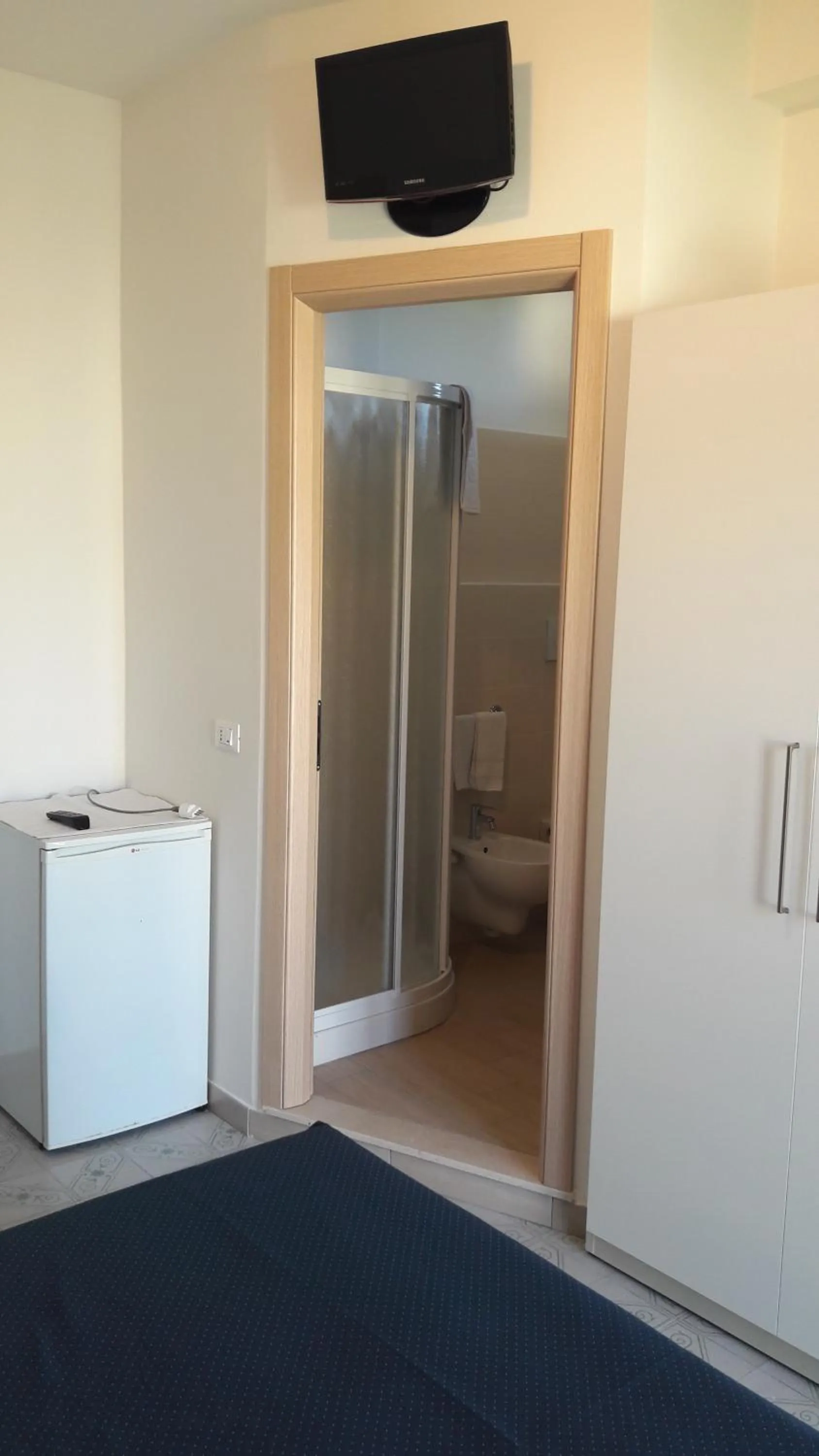 Photo of the whole room in B&B - Meuble' - Hotel " CORDIALE "