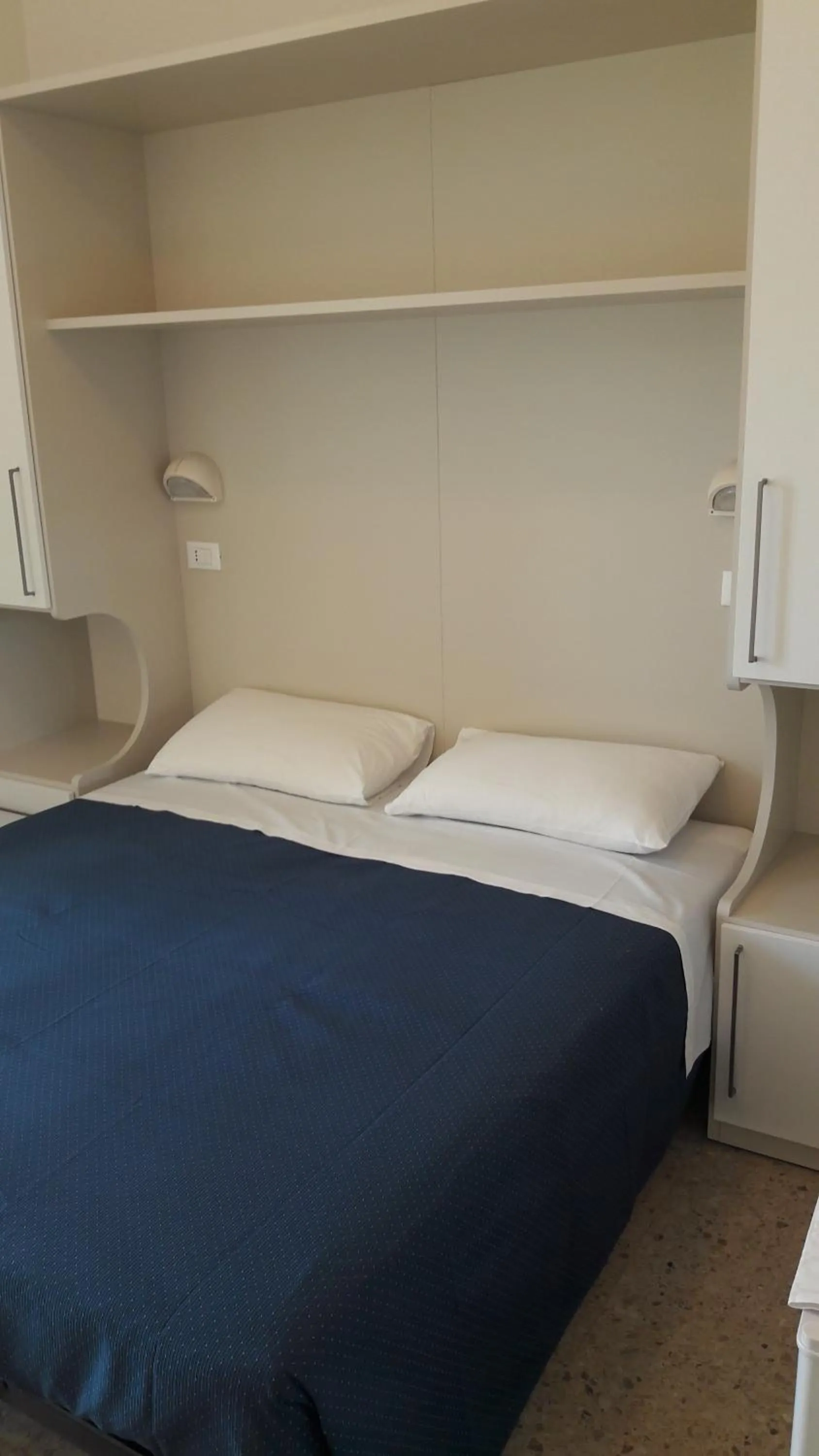 Bed in B&B - Meuble' - Hotel " CORDIALE "