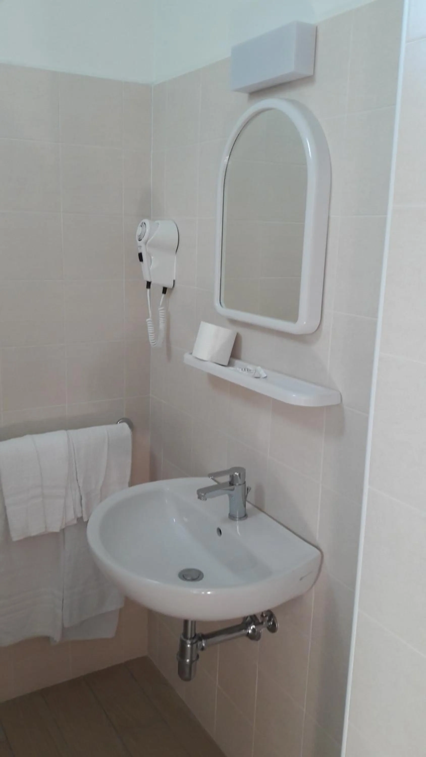 Bathroom in B&B - Meuble' - Hotel " CORDIALE "