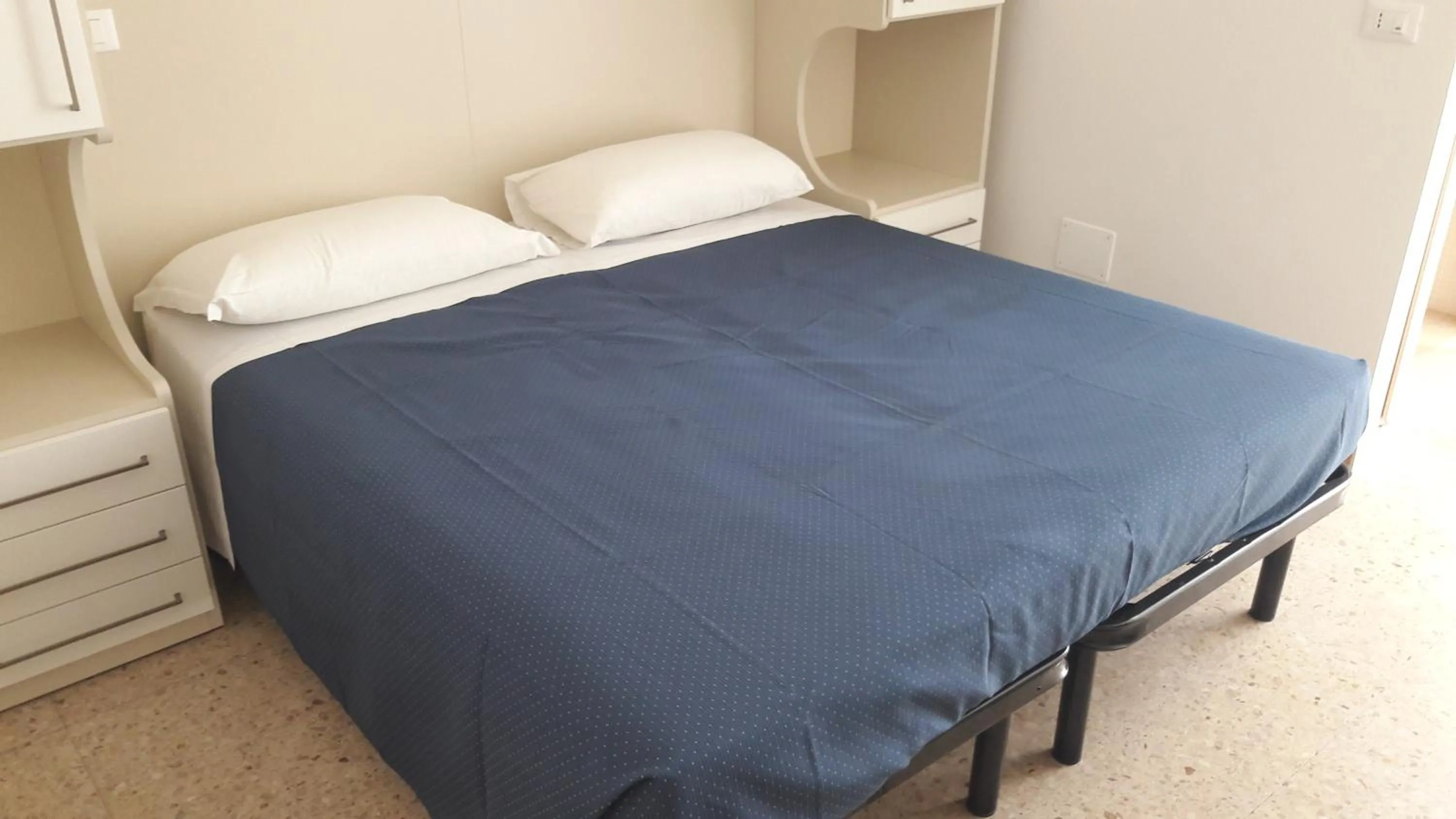 Bed in B&B - Meuble' - Hotel " CORDIALE "