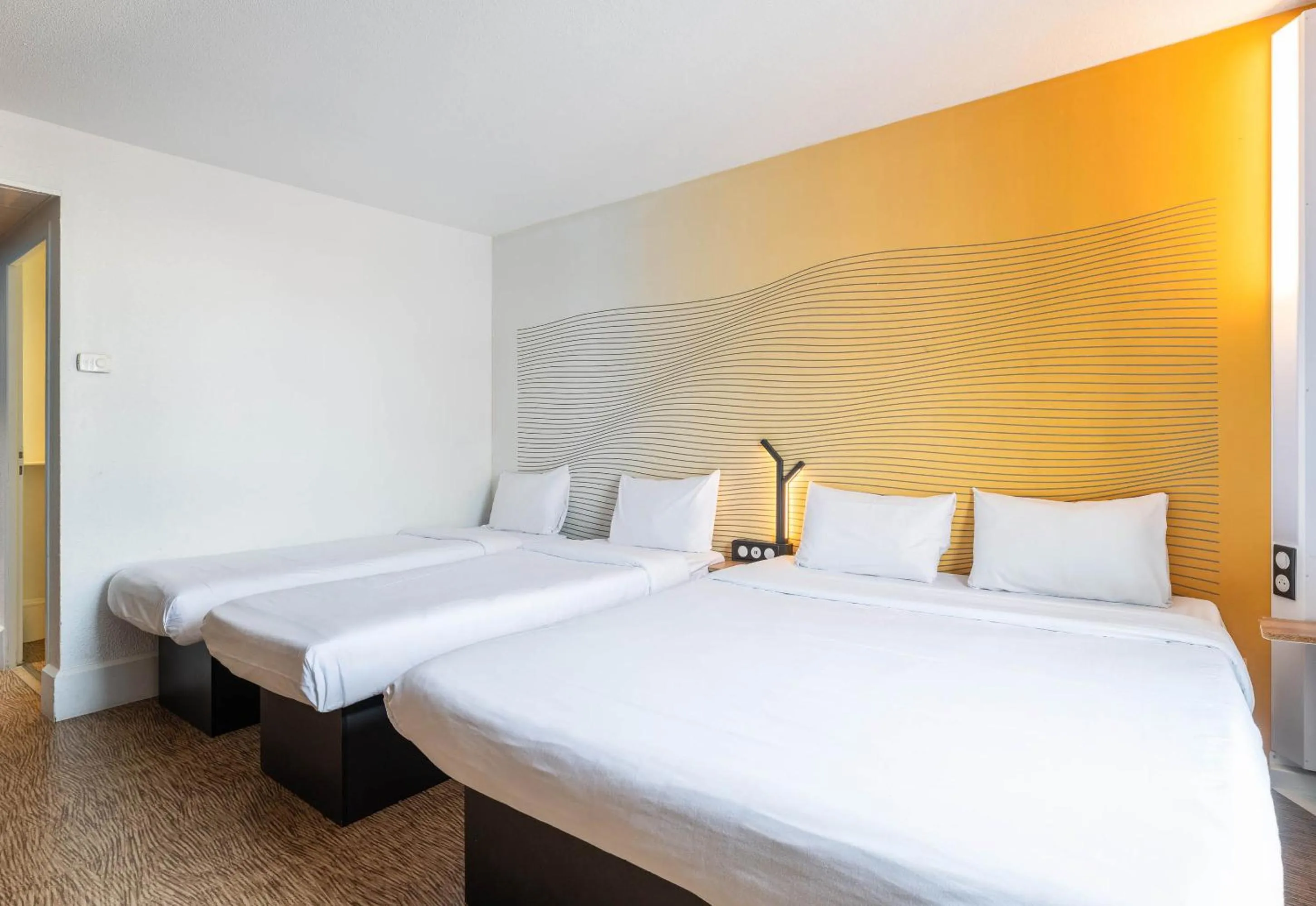 Bedroom, Bed in B&B HOTEL Lyon Centre Part-dieu Gambetta