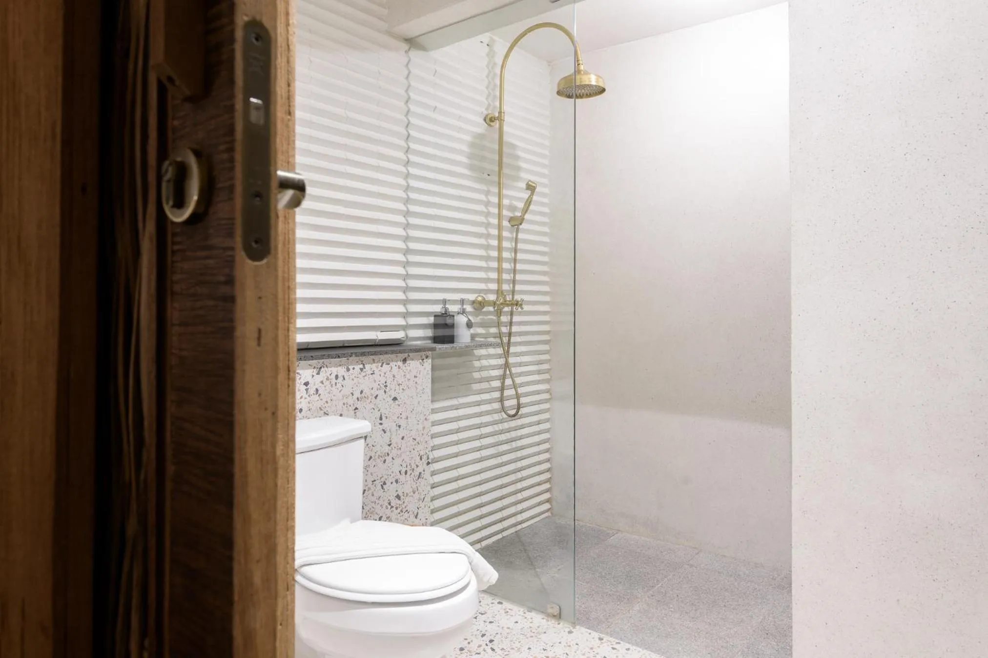 Bathroom in LA A NATU Sam Roi Yot