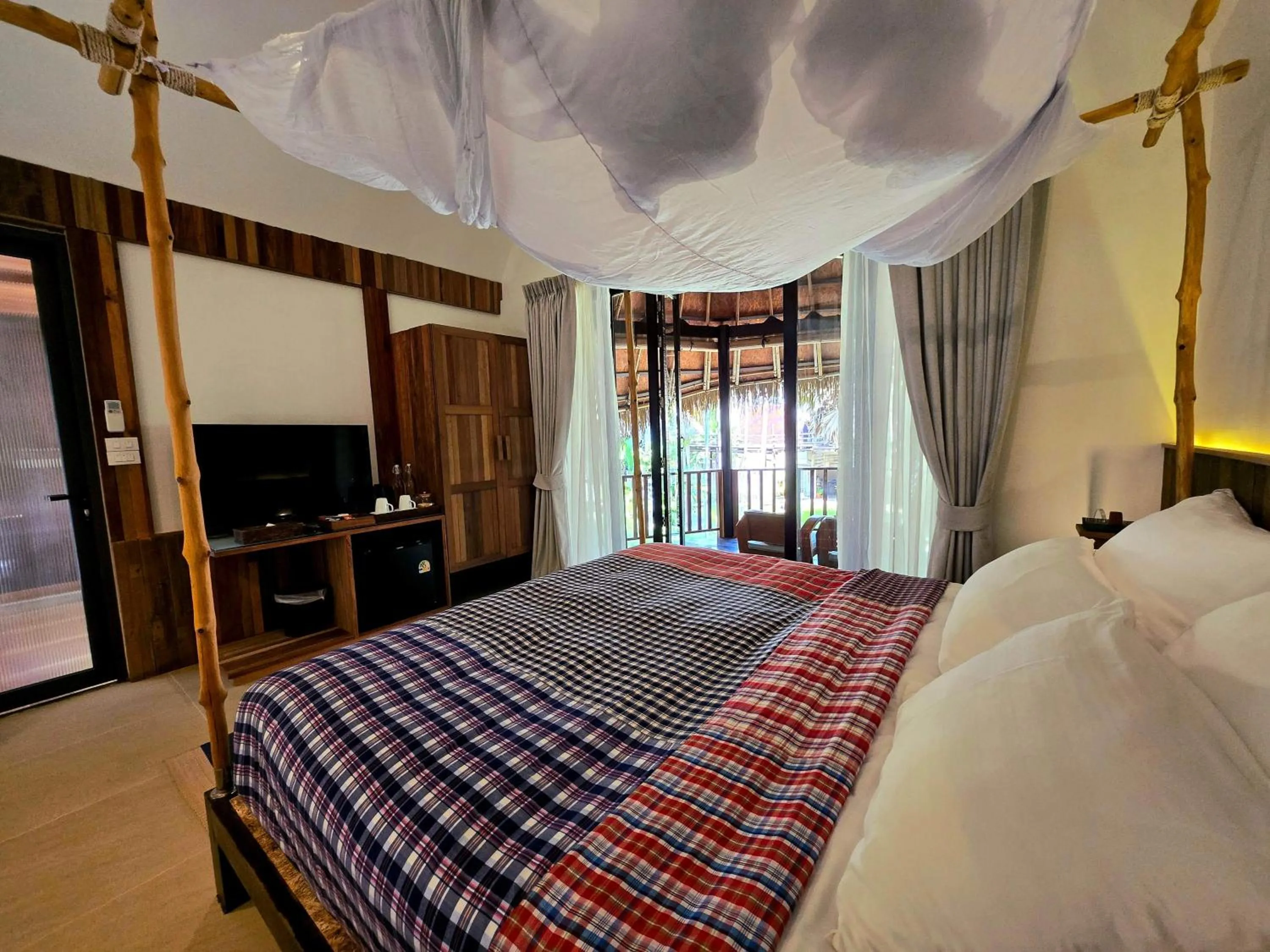 Bedroom, Bed in LA A NATU Sam Roi Yot