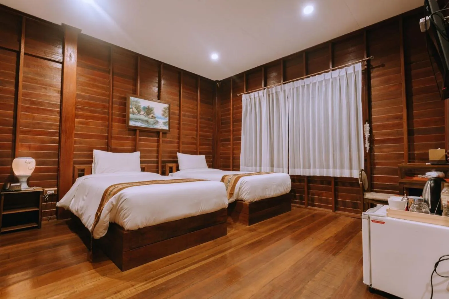 Bed in Chuchaiburi Sri Amphawa