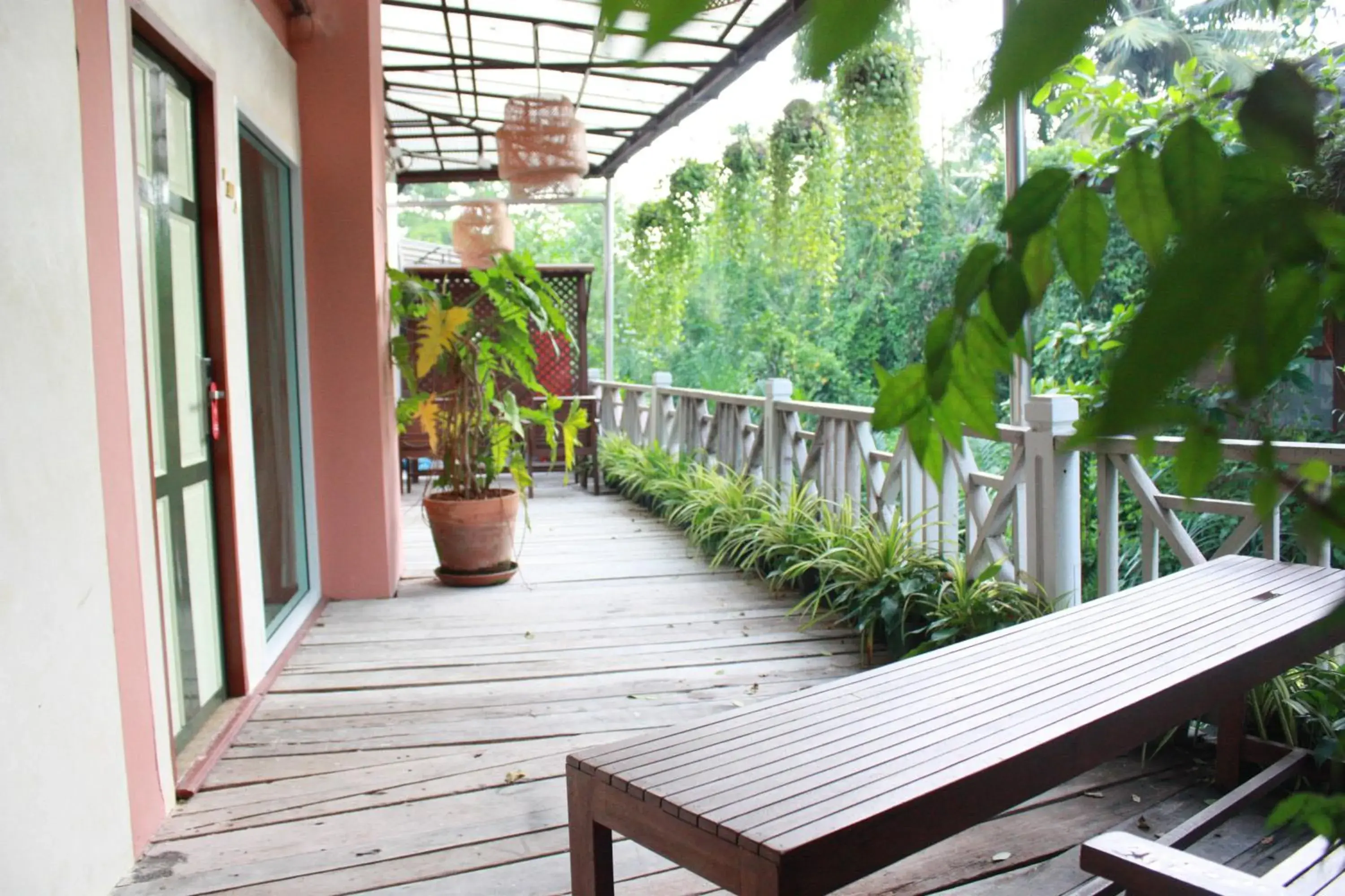 Inner courtyard view in Chuchaiburi Sri Amphawa Inner courtyard view in Chuchaiburi Sri Amphawa