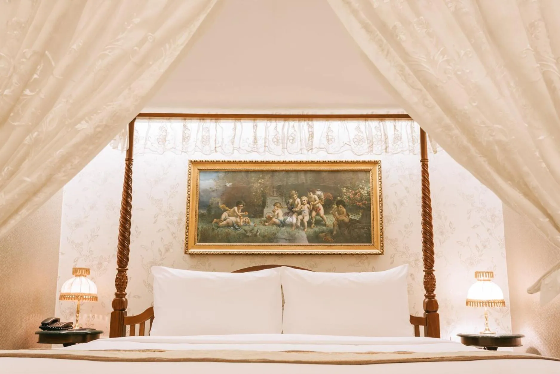 Bed in Chuchaiburi Sri Amphawa