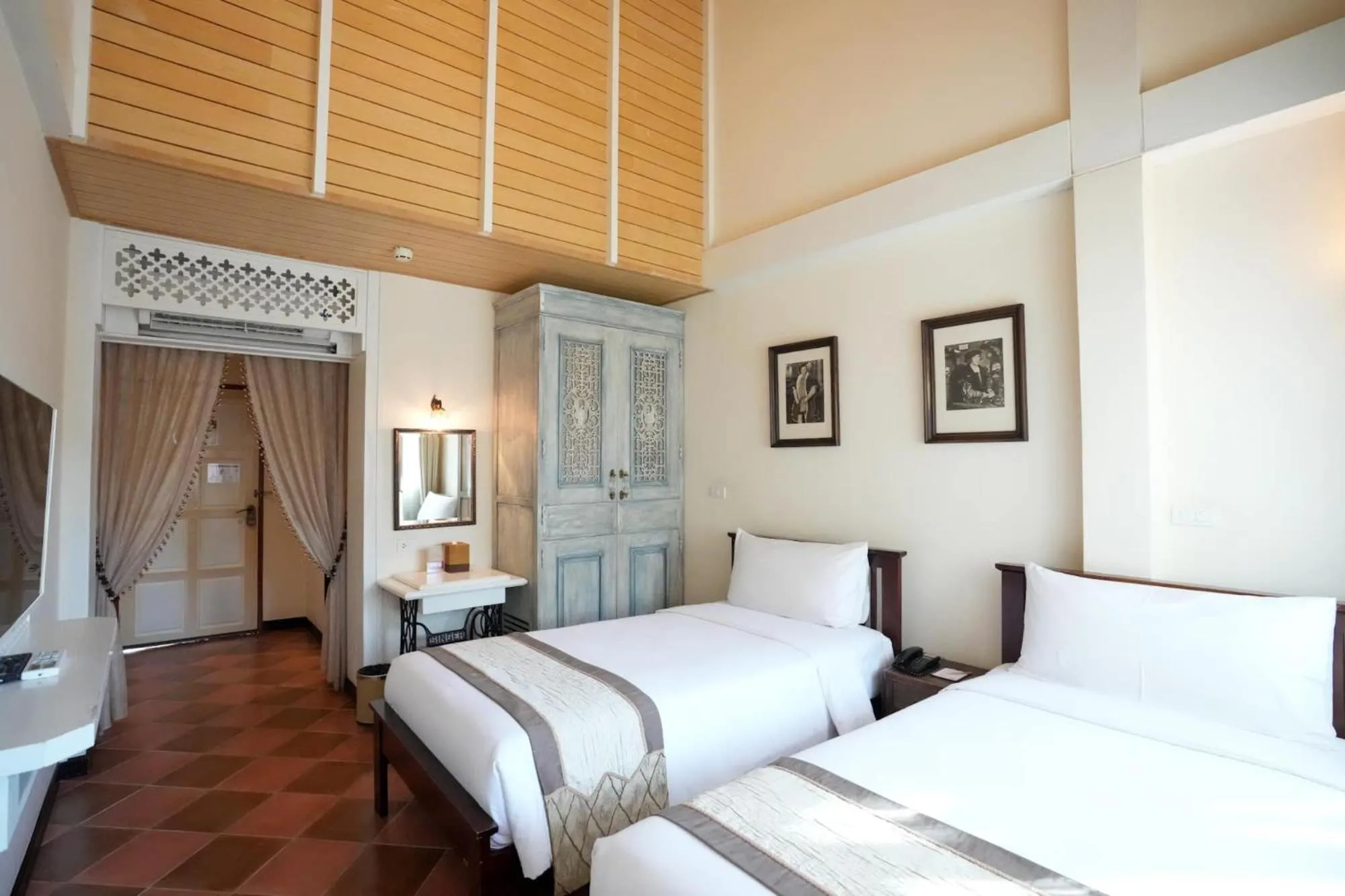 Bed in Chuchaiburi Sri Amphawa