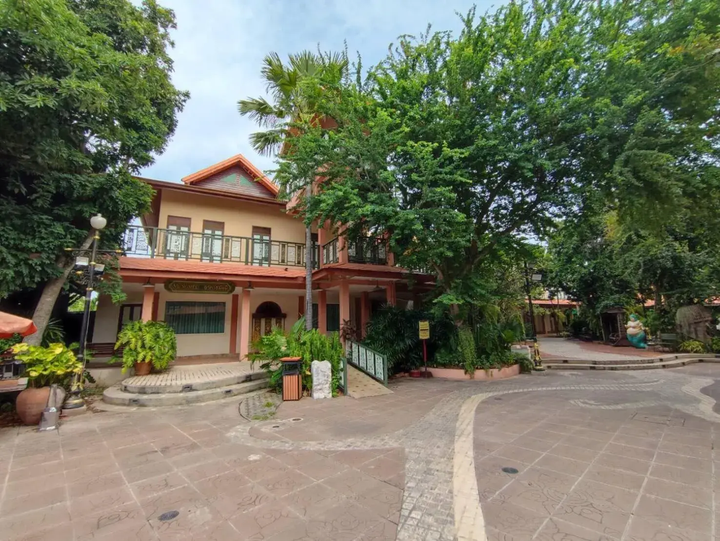 Deluxe Room in Chuchaiburi Sri Amphawa Deluxe Room in Chuchaiburi Sri Amphawa