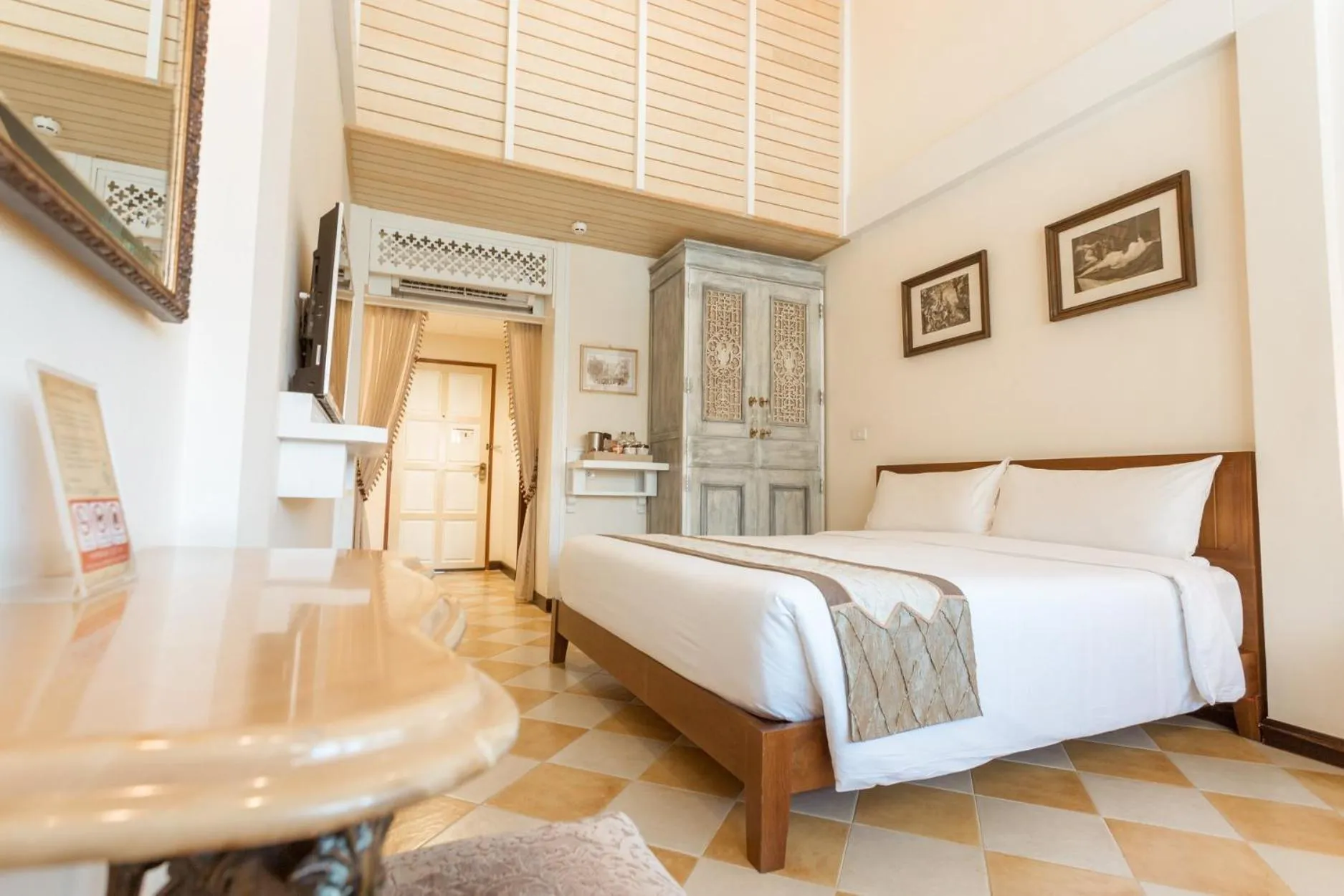 Bed in Chuchaiburi Sri Amphawa