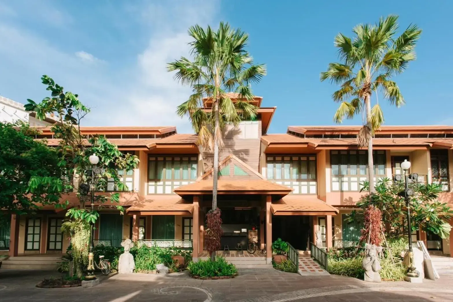 Superior in Chuchaiburi Sri Amphawa Superior in Chuchaiburi Sri Amphawa