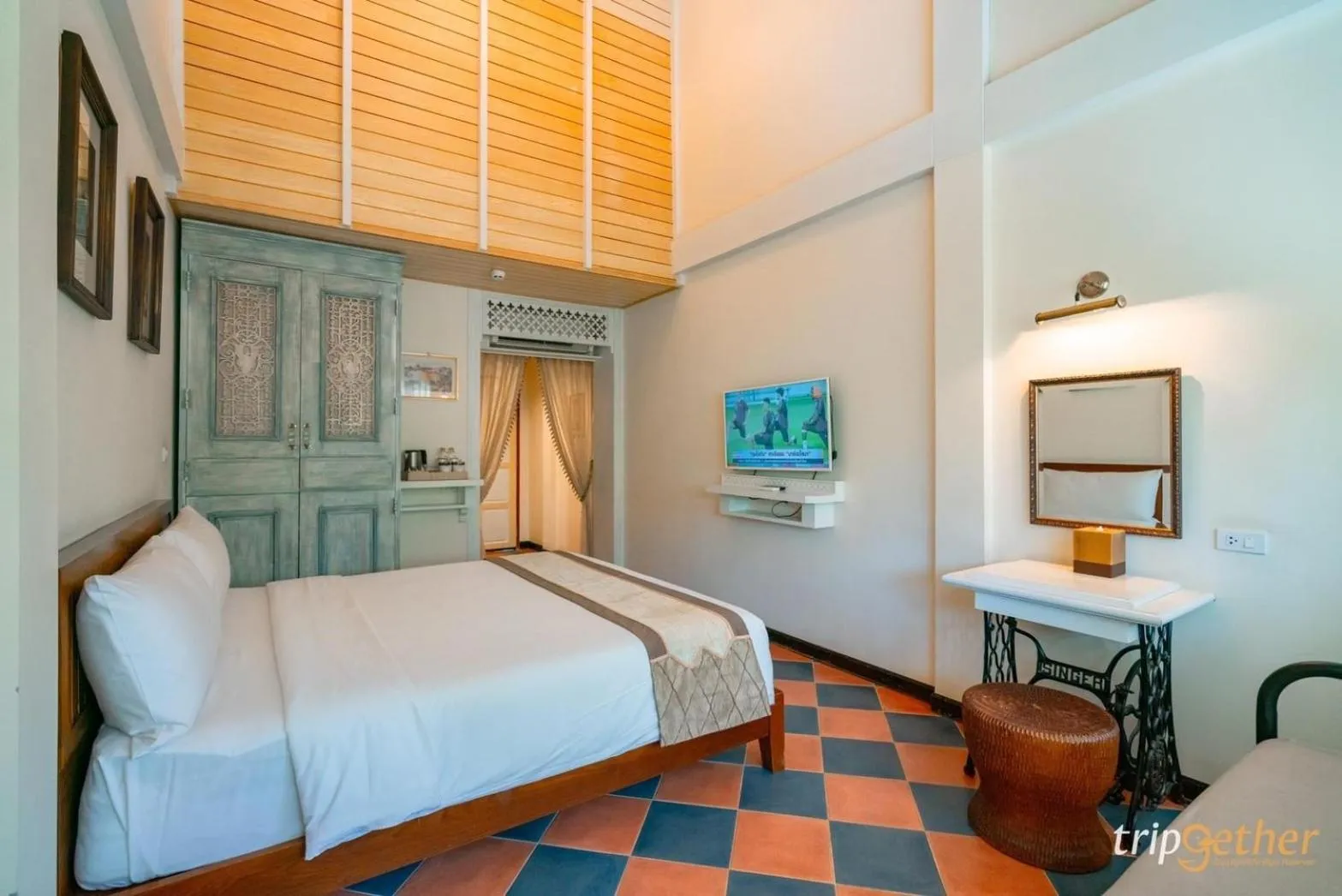 Bed in Chuchaiburi Sri Amphawa