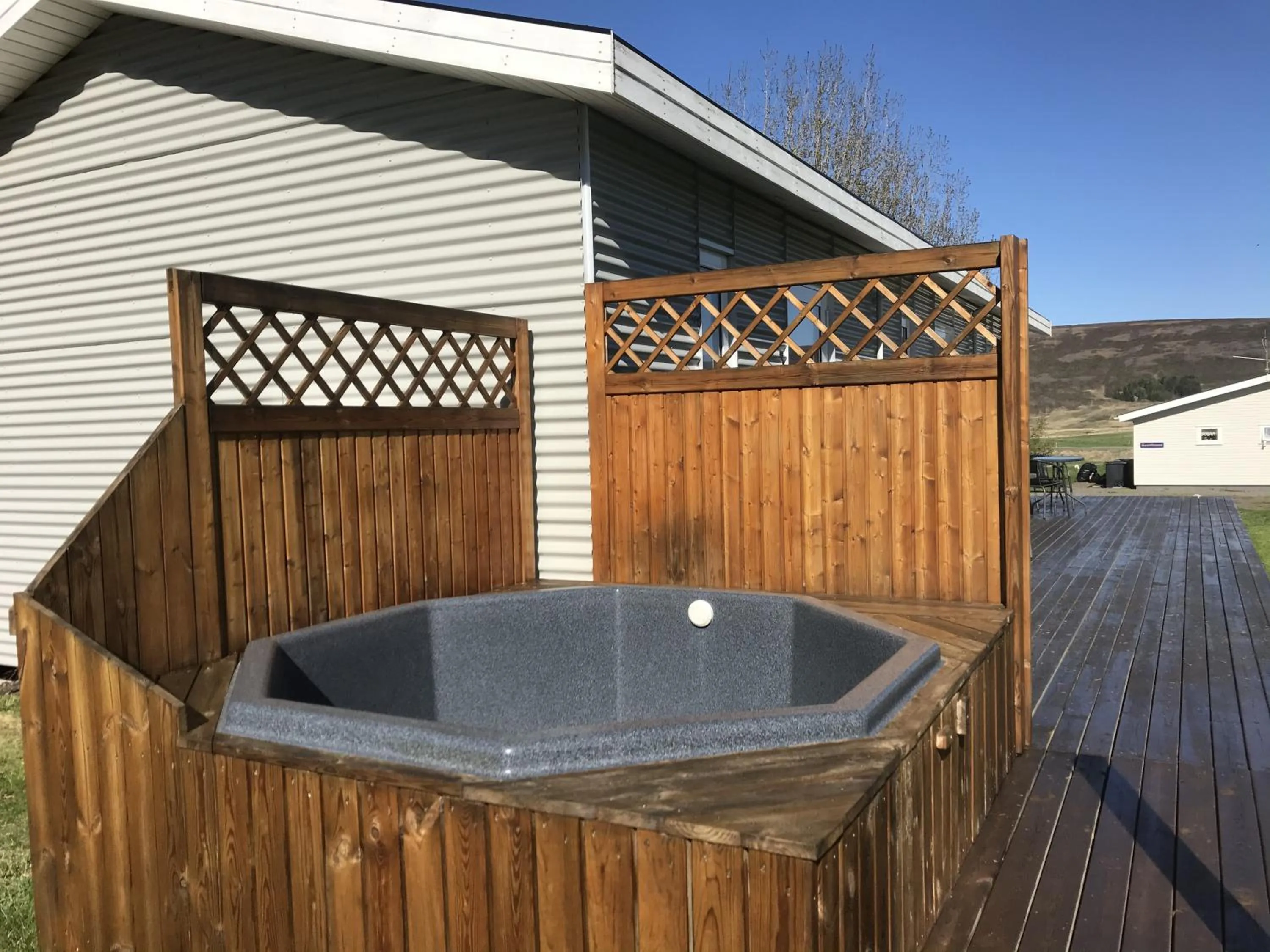 Hot Tub in Vallakot Farm Guesthouse