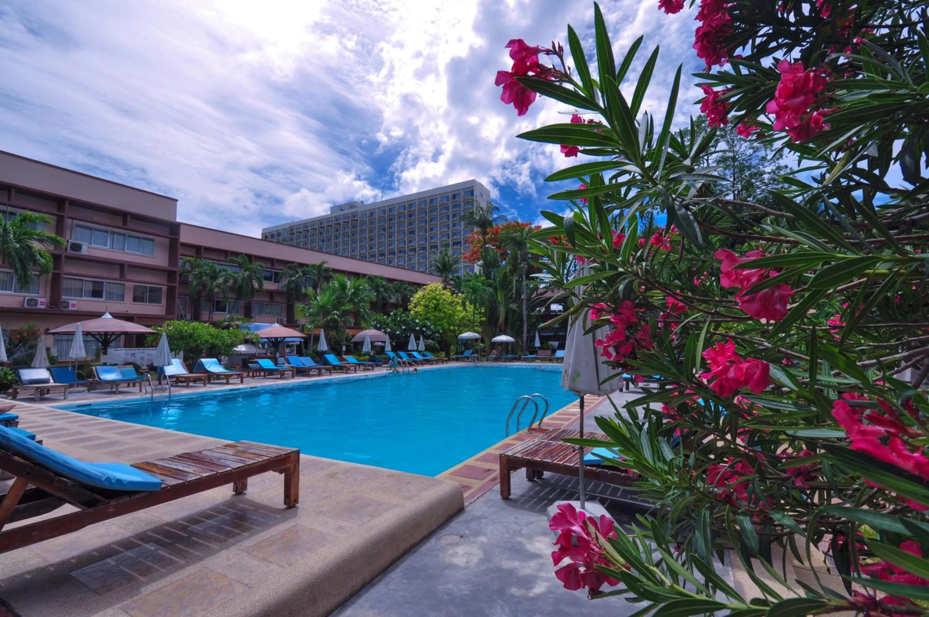 Swimming pool in Basaya Beach Hotel & Resort