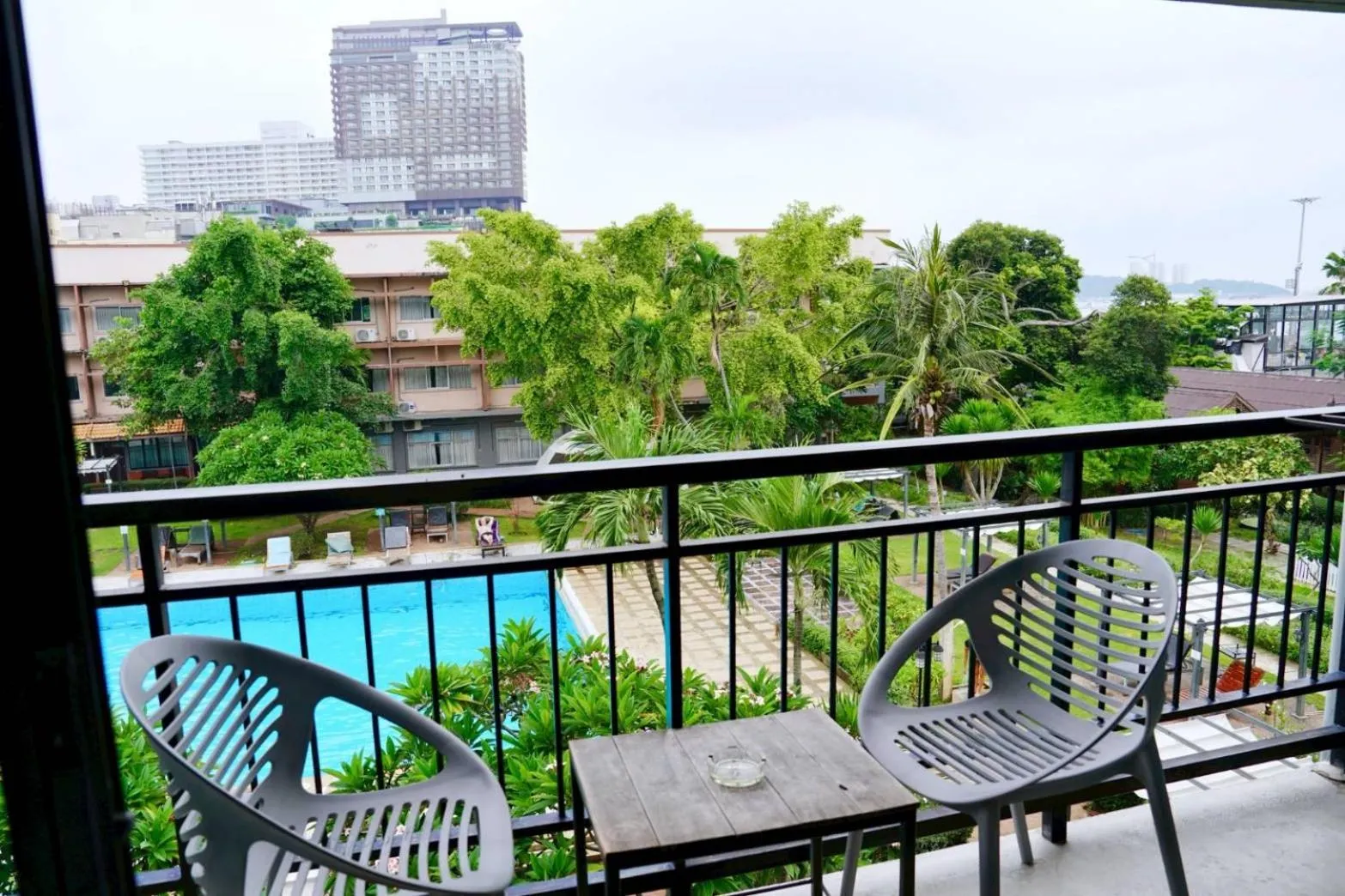 Basaya Beach Hotel & Resort