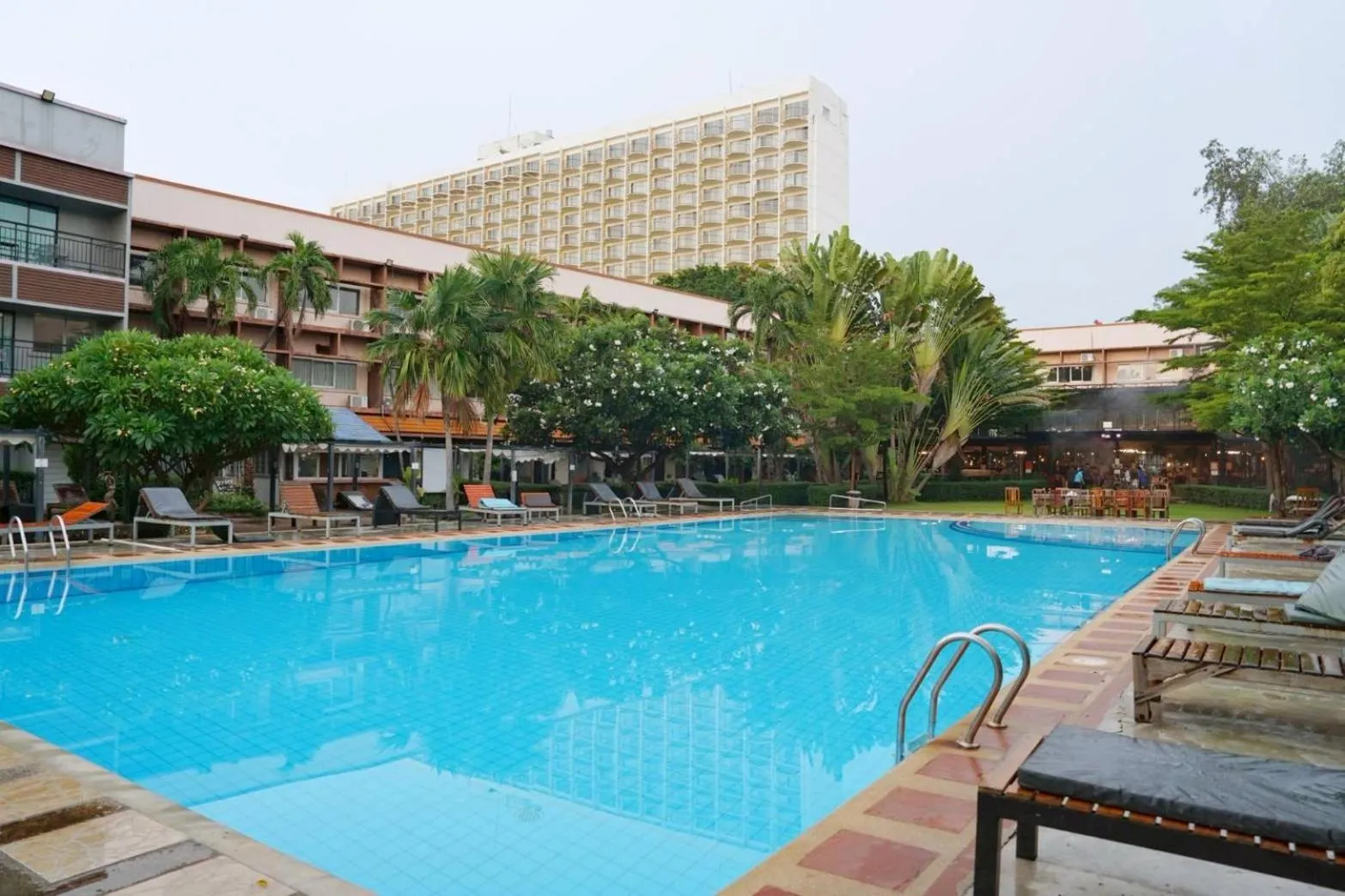 Basaya Beach Hotel & Resort