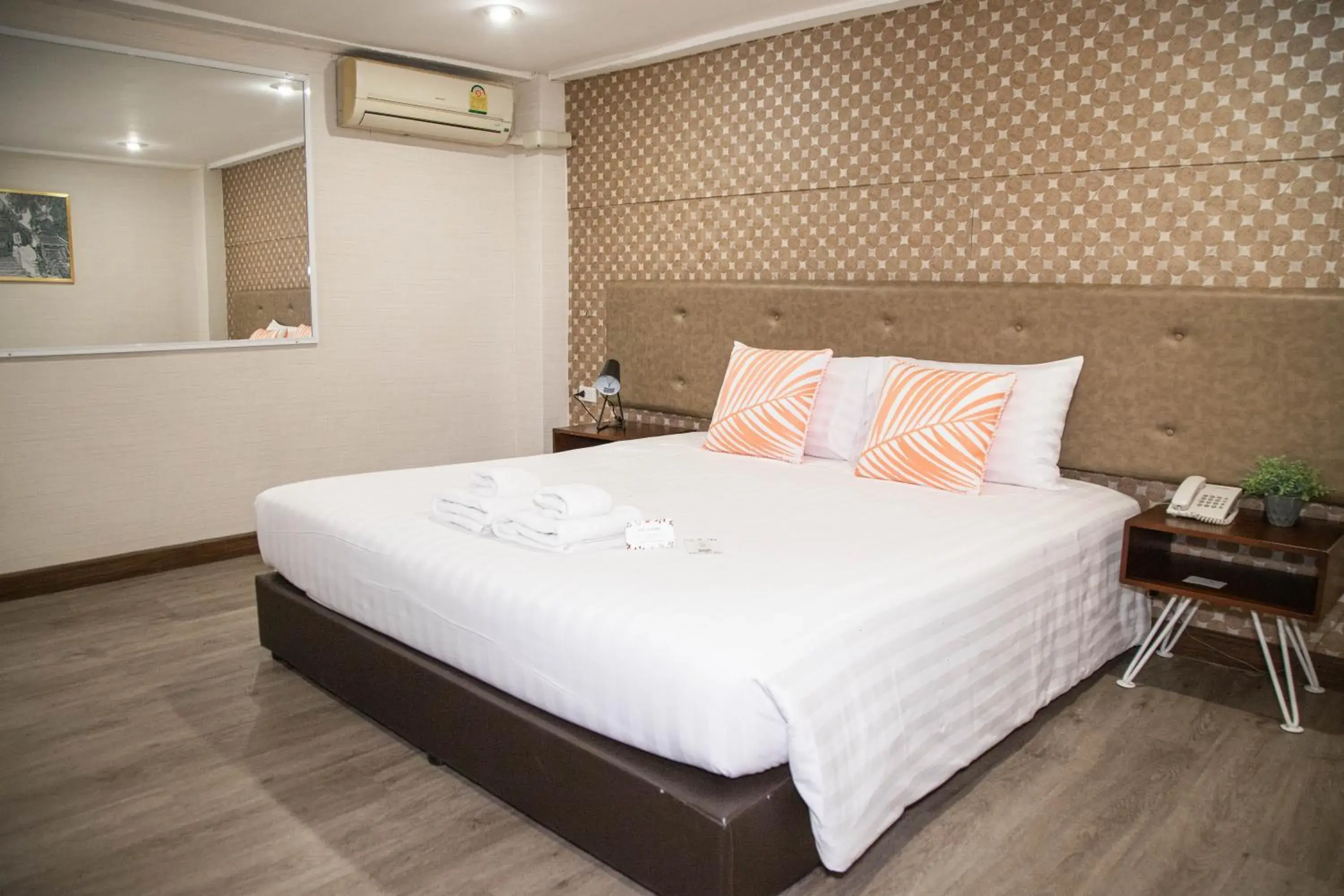 Connecting Room without window in Parasol Inn Chiang Mai Old City Connecting Room without window in Parasol Inn Chiang Mai Old City