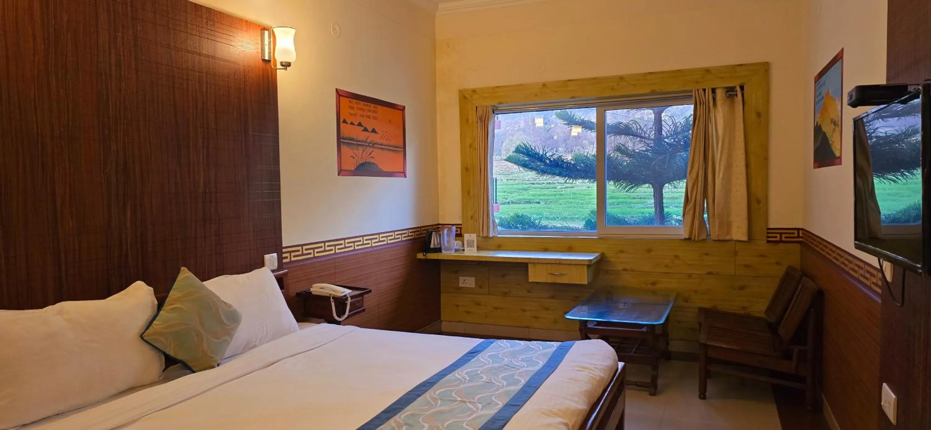 View (from property/room), Bed in Hotel Samdupling Himalayan Brothers