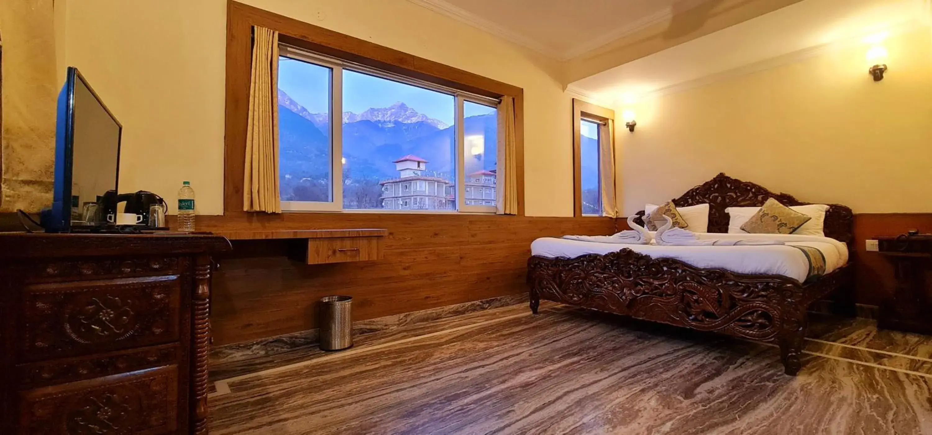 Suite with Mountain View in Hotel Samdupling Himalayan Brothers Suite with Mountain View in Hotel Samdupling Himalayan Brothers