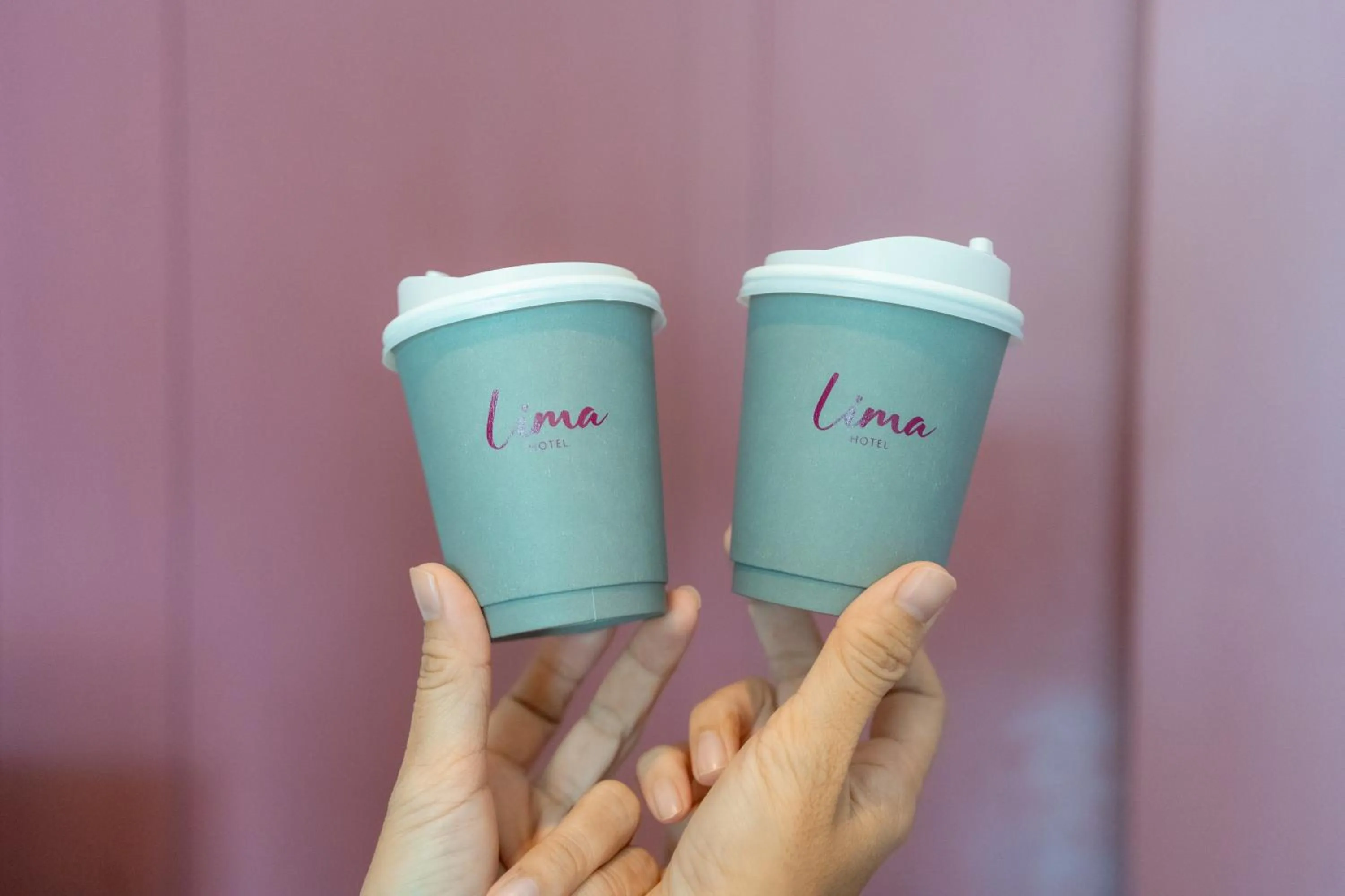 Coffee/tea facilities in Lima Hotel