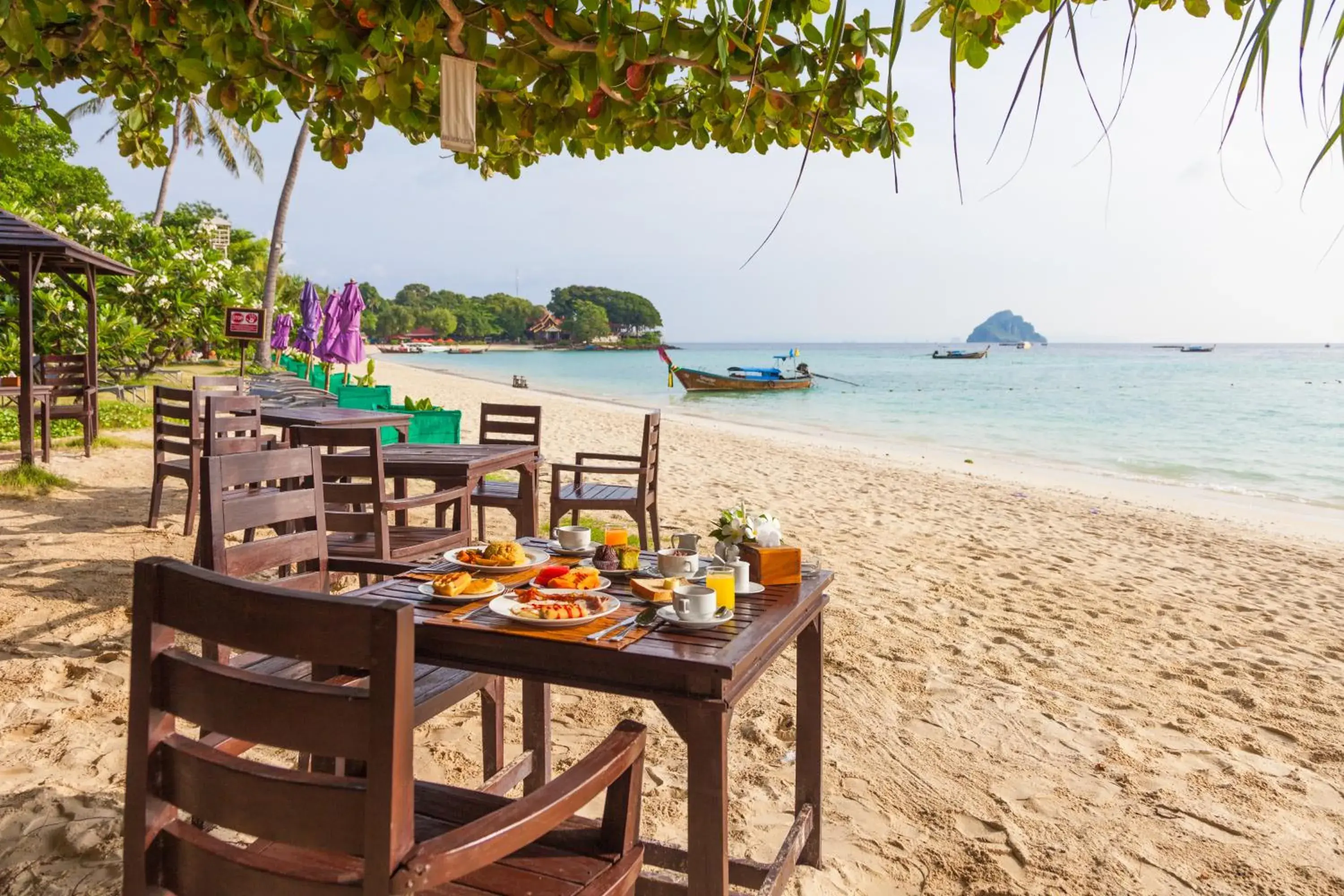 Restaurant/places to eat in PP Erawan Palms Resort Restaurant/places to eat in PP Erawan Palms Resort