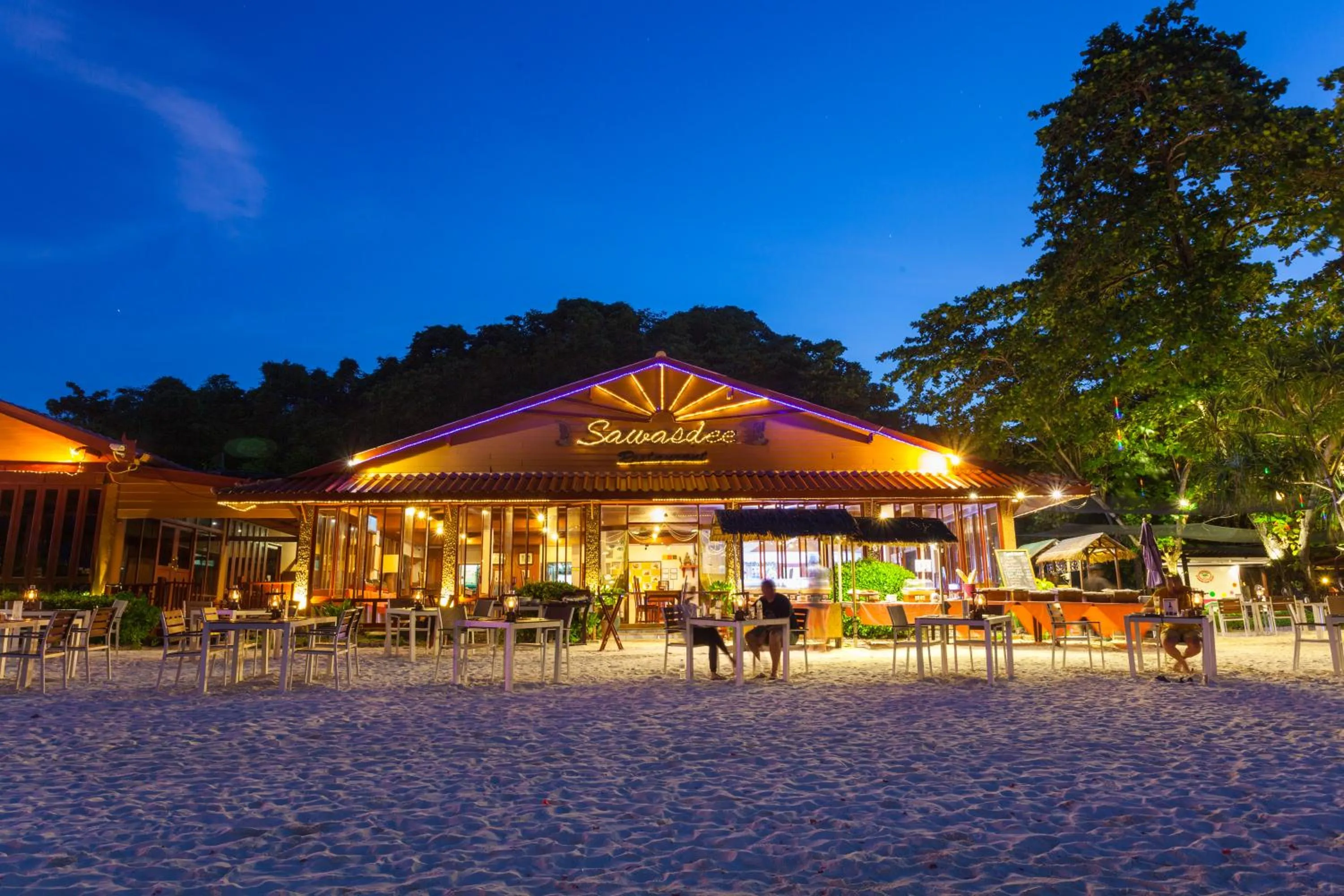 Restaurant/places to eat in PP Erawan Palms Resort