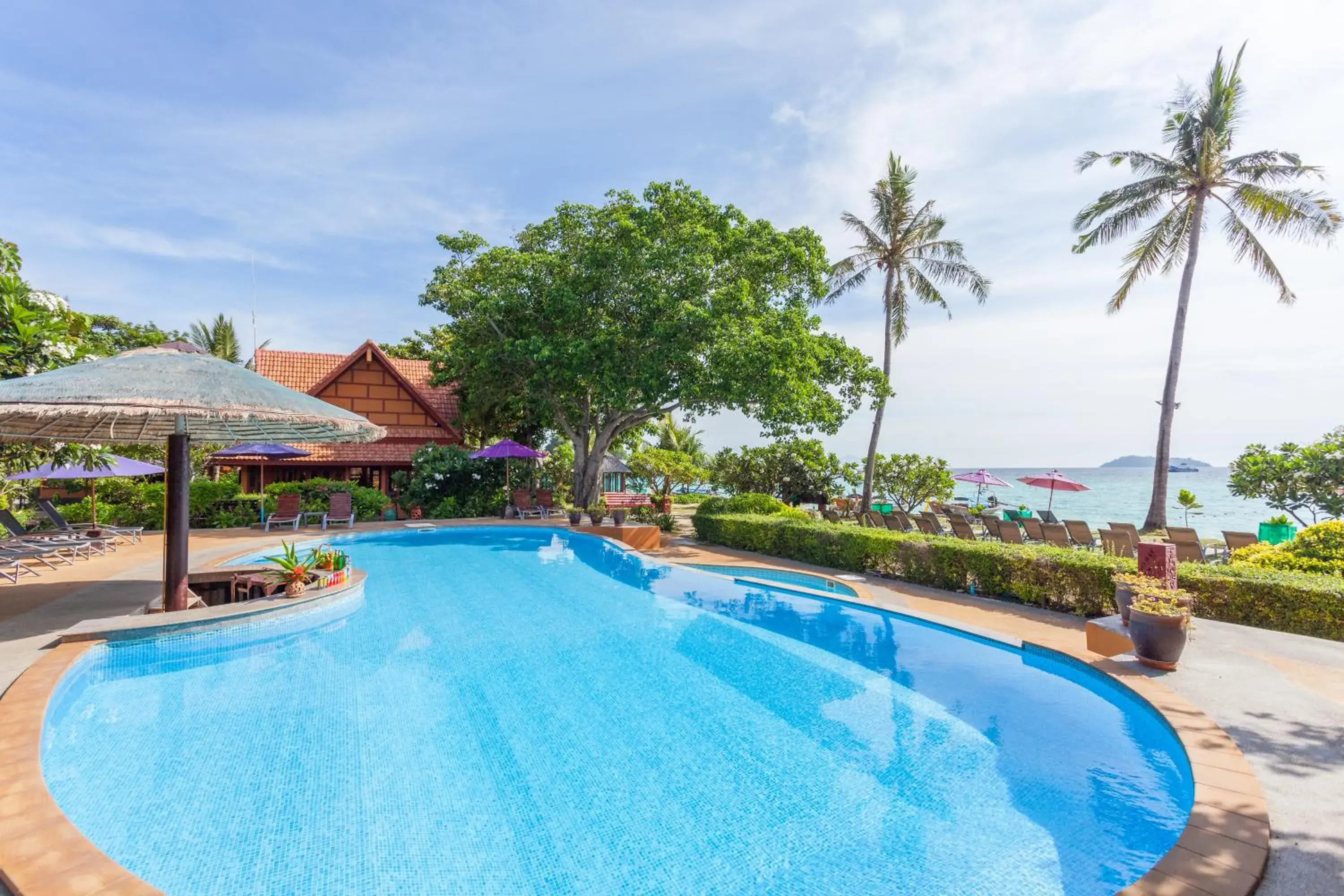 Swimming pool in PP Erawan Palms Resort Swimming pool in PP Erawan Palms Resort