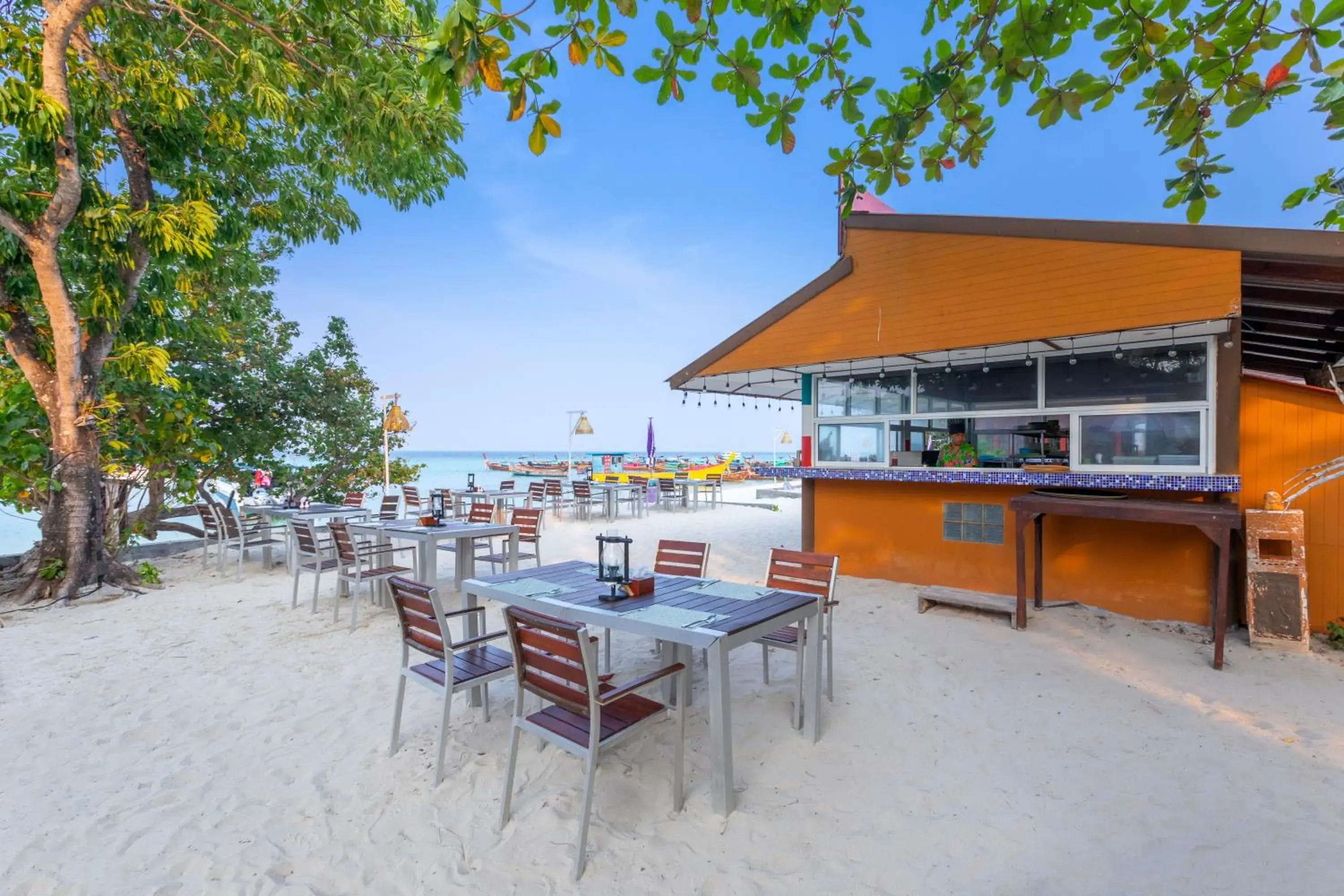 Restaurant/places to eat in PP Erawan Palms Resort Restaurant/places to eat in PP Erawan Palms Resort