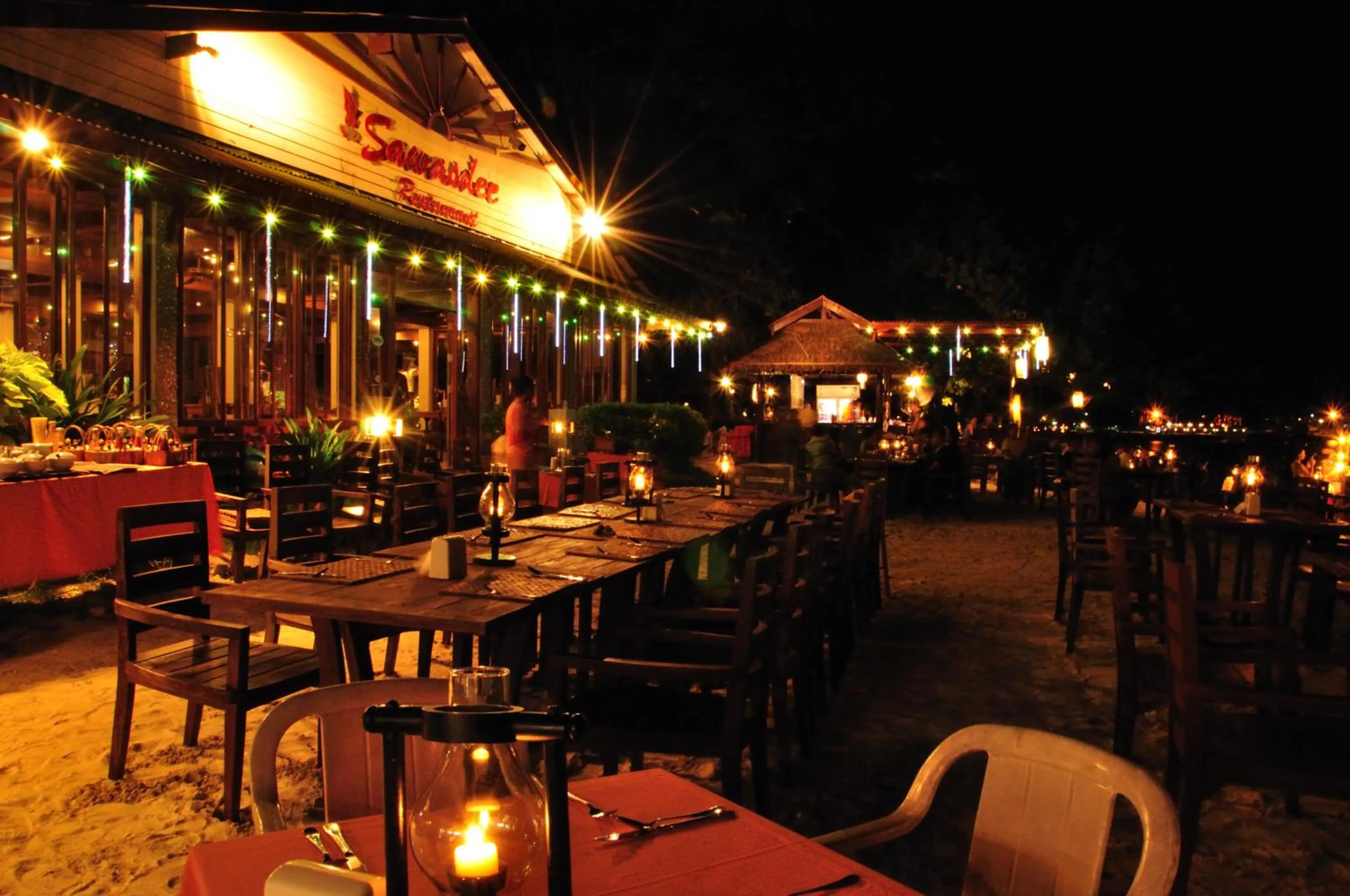 Restaurant/places to eat in PP Erawan Palms Resort