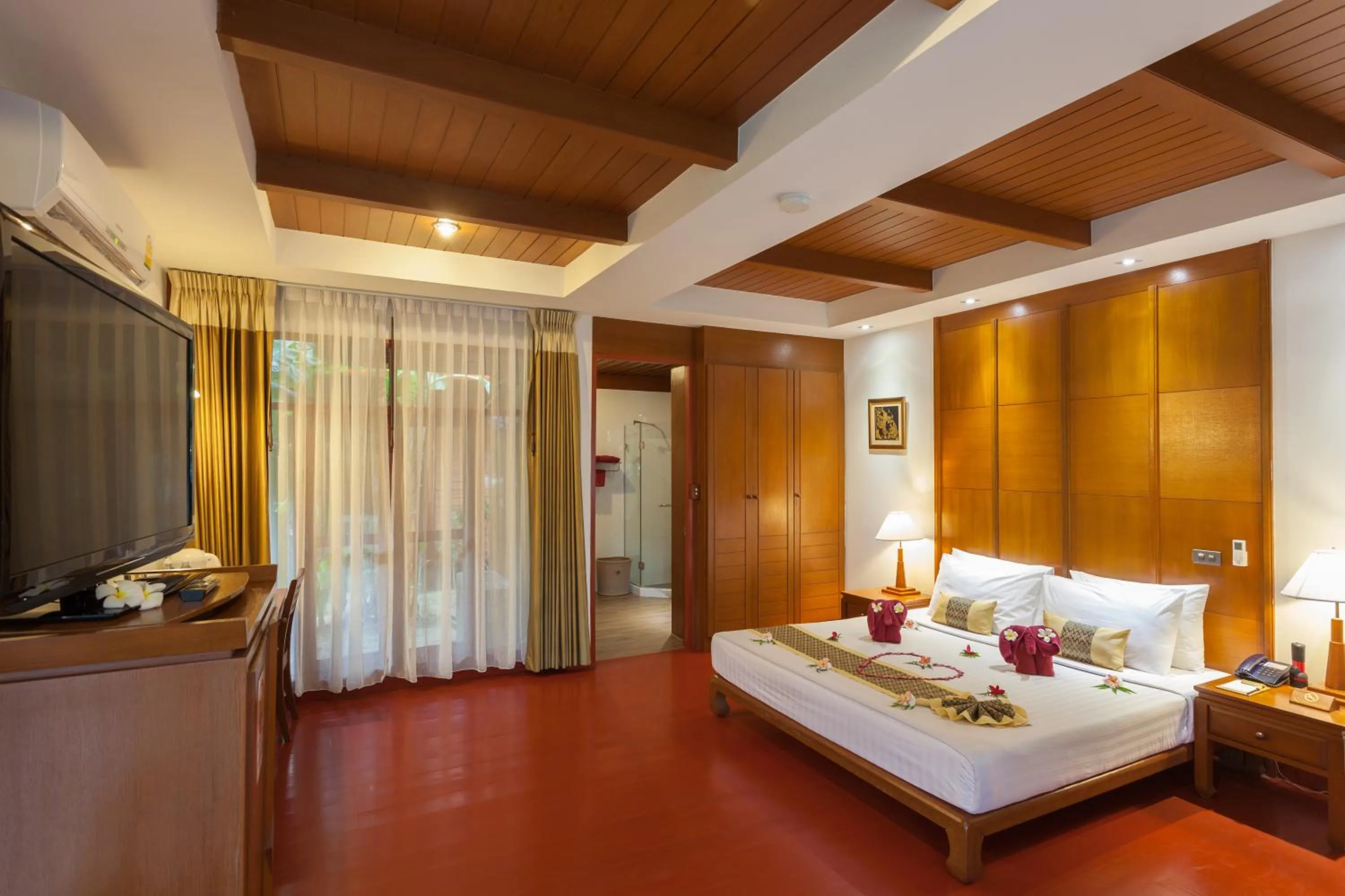 Bed in PP Erawan Palms Resort