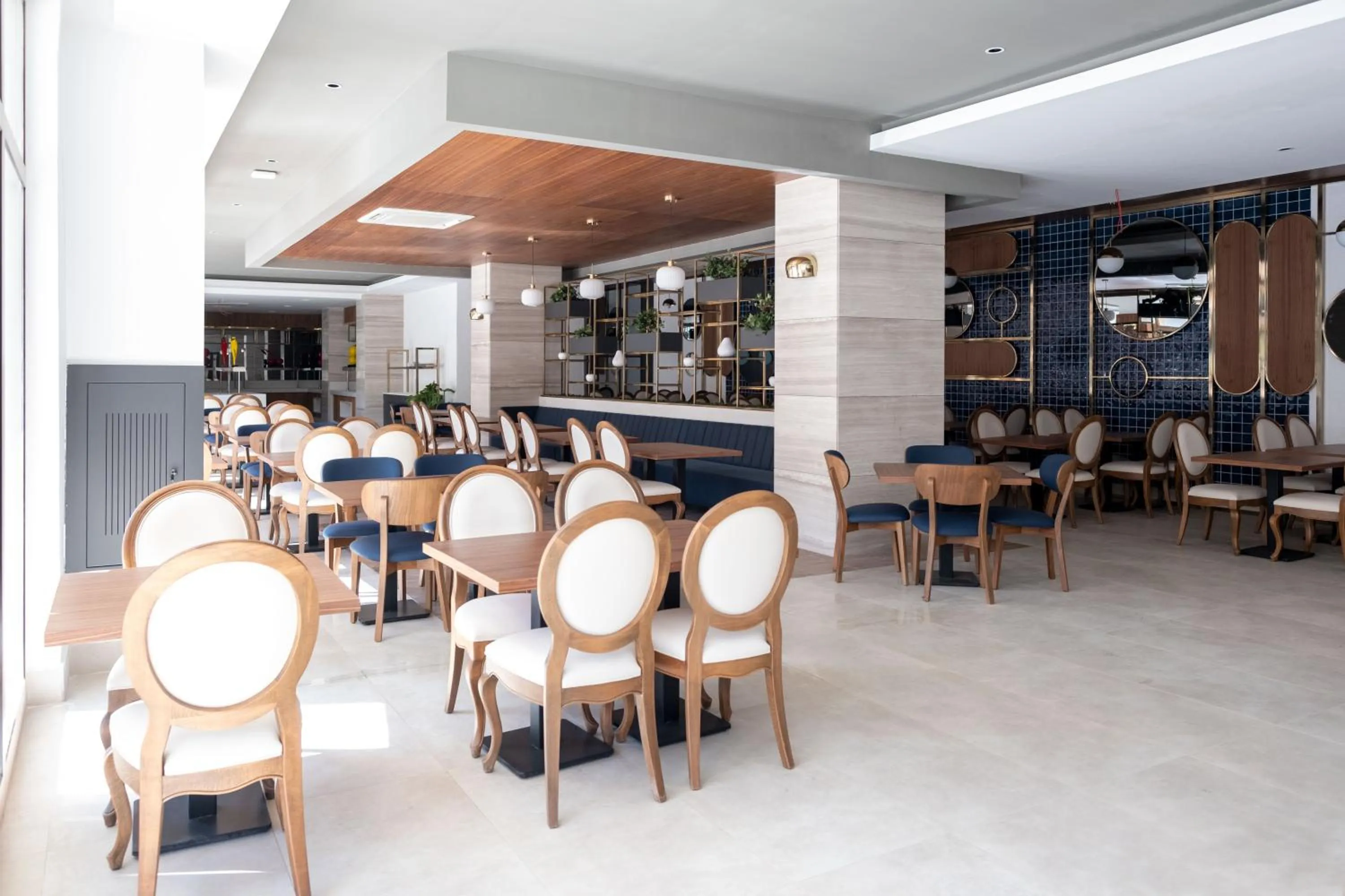 Restaurant/places to eat in Side Village Family Suite - All Inclusive