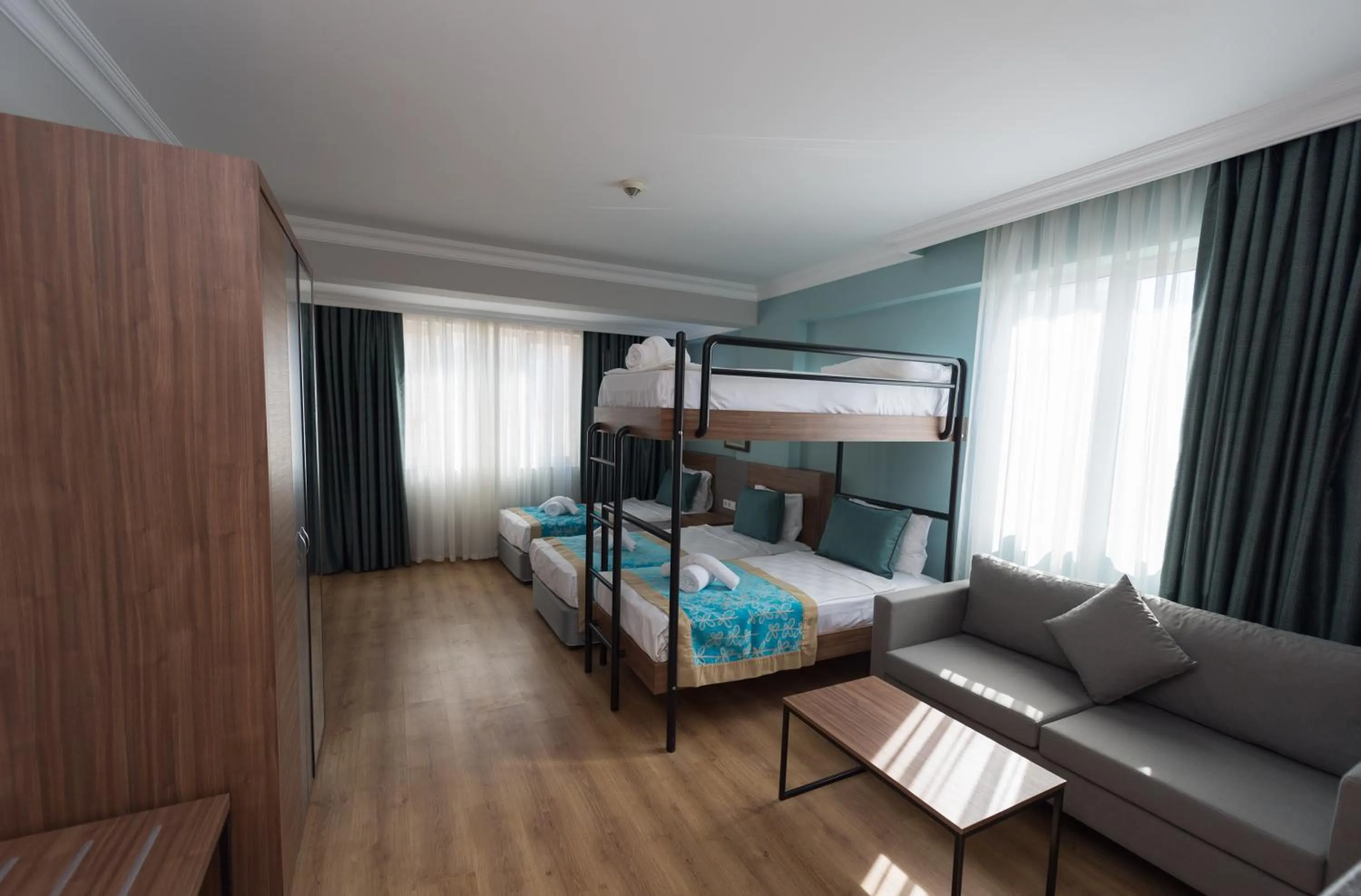 Living room, Bed in Side Village Family Suite - All Inclusive