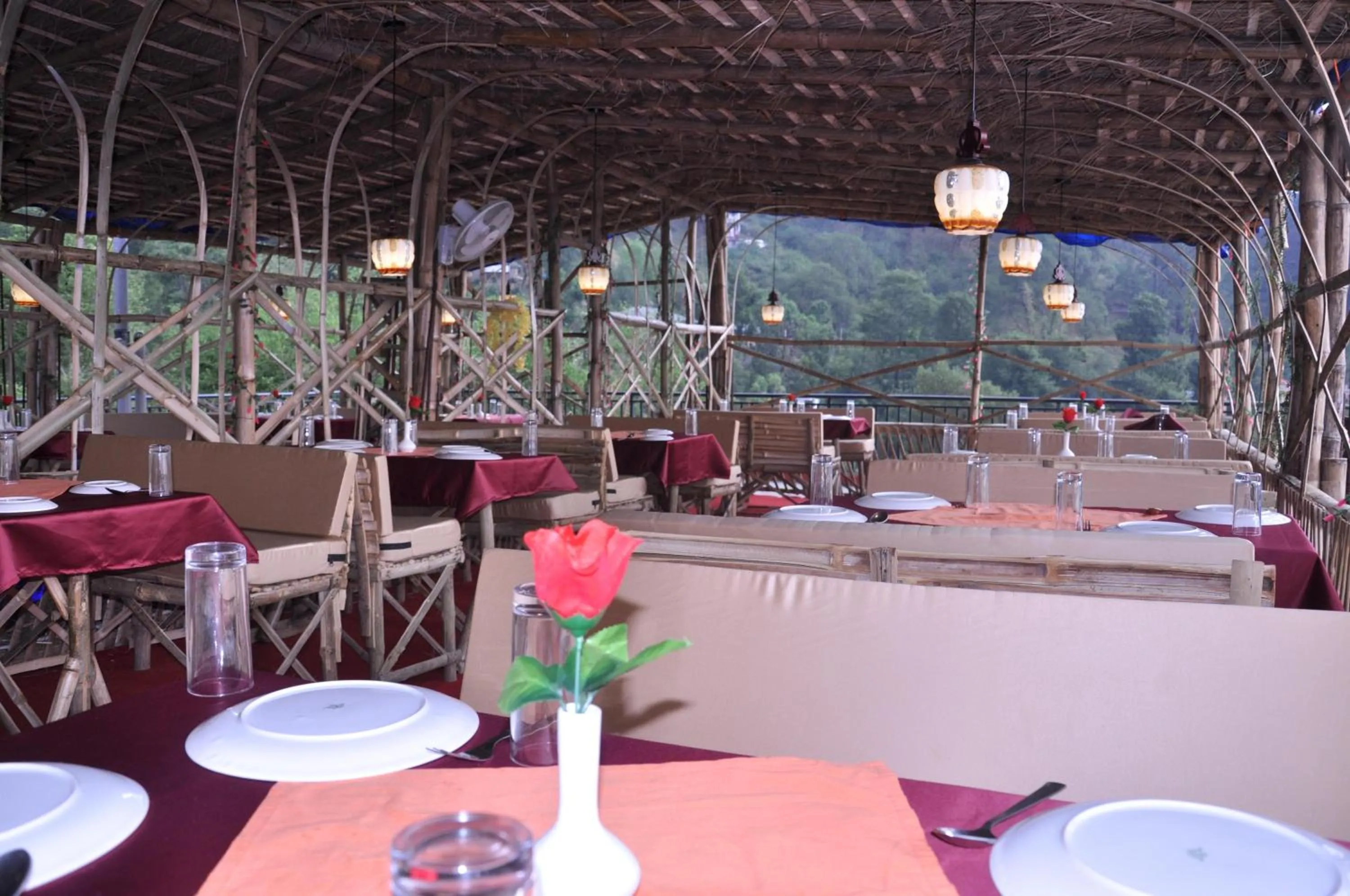 Restaurant/places to eat in Hotel Nature's View